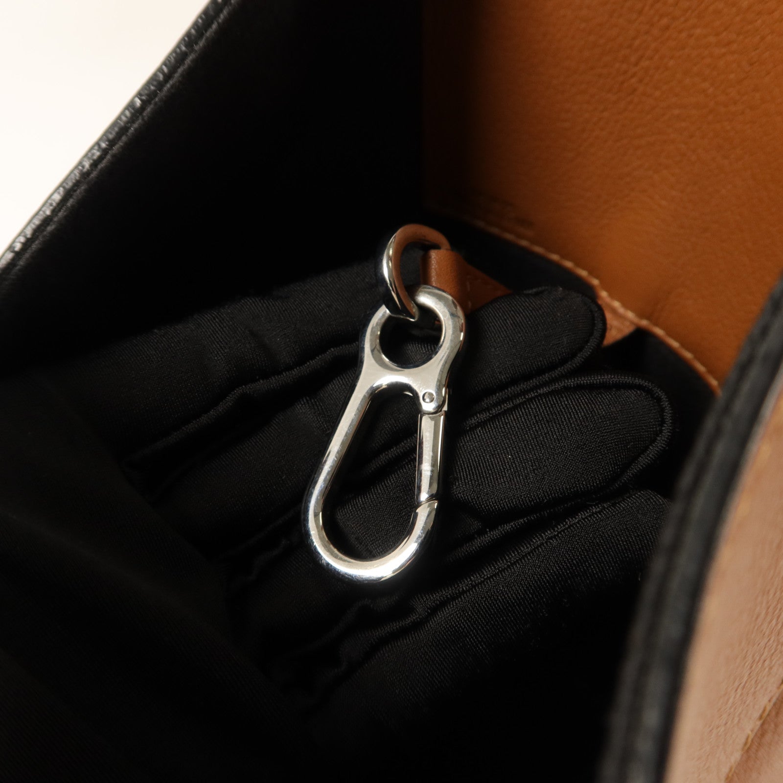 LOEWE 牛皮皮革Hammock Medium手挽肩背兩用袋