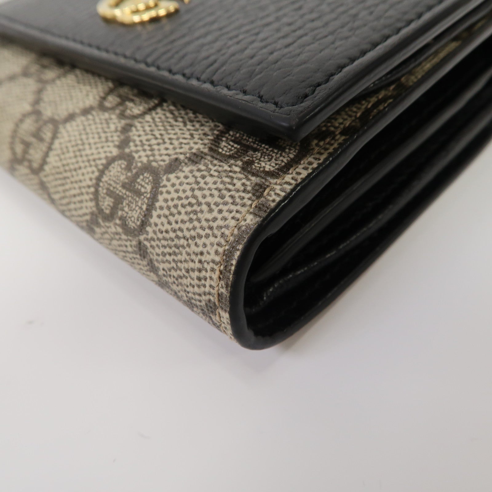 GUCCI 【清倉大減價】牛皮皮革GG Marmont Medium Wallet金扣折疊錢包黑色