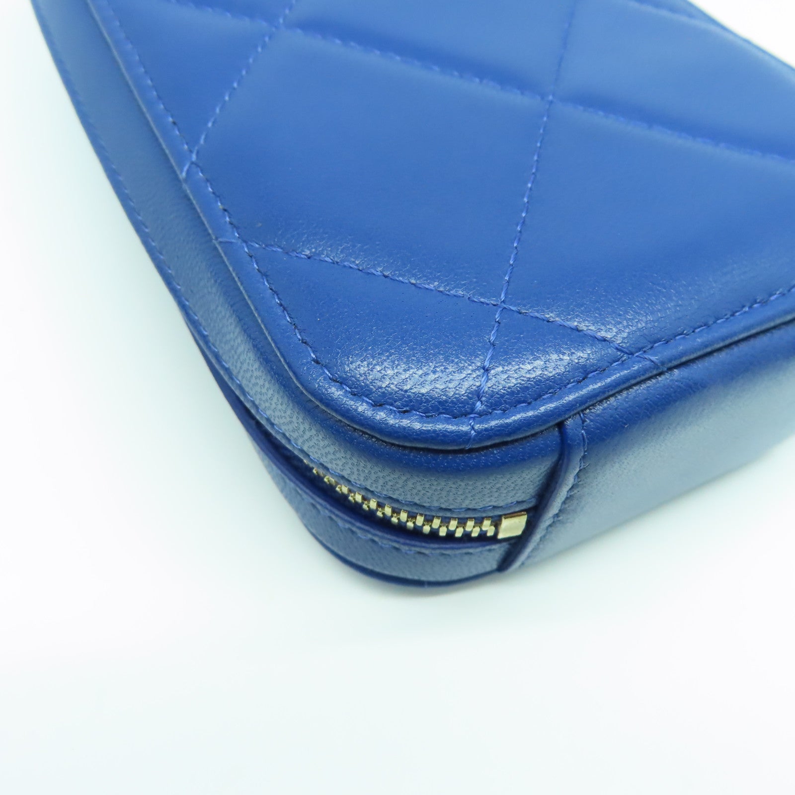 CHANEL 【激減優惠】菱格羊皮皮革C19 Phone Bag金扣肩背袋藍色
