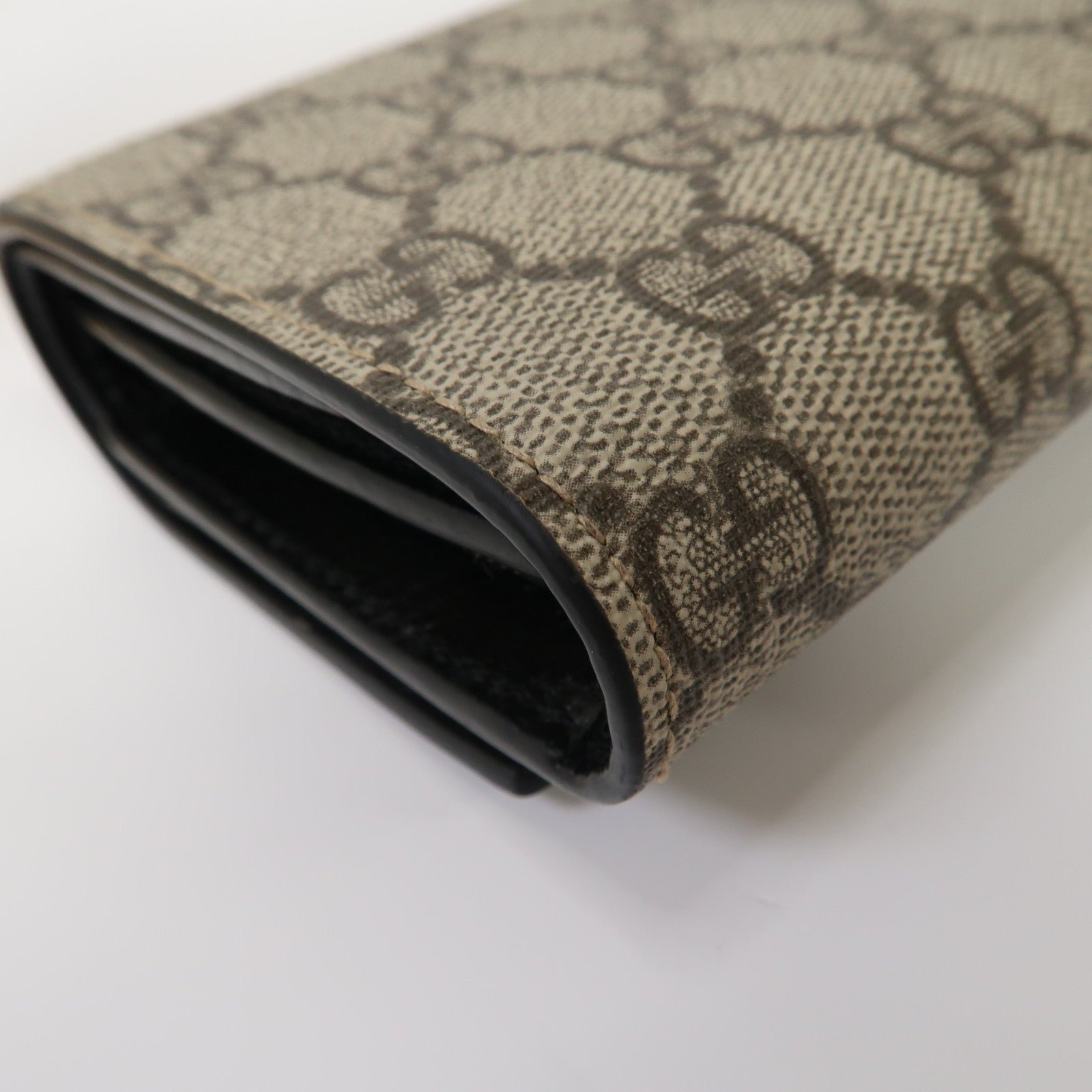 GUCCI 【清倉大減價】牛皮皮革GG Marmont Medium Wallet金扣折疊錢包黑色