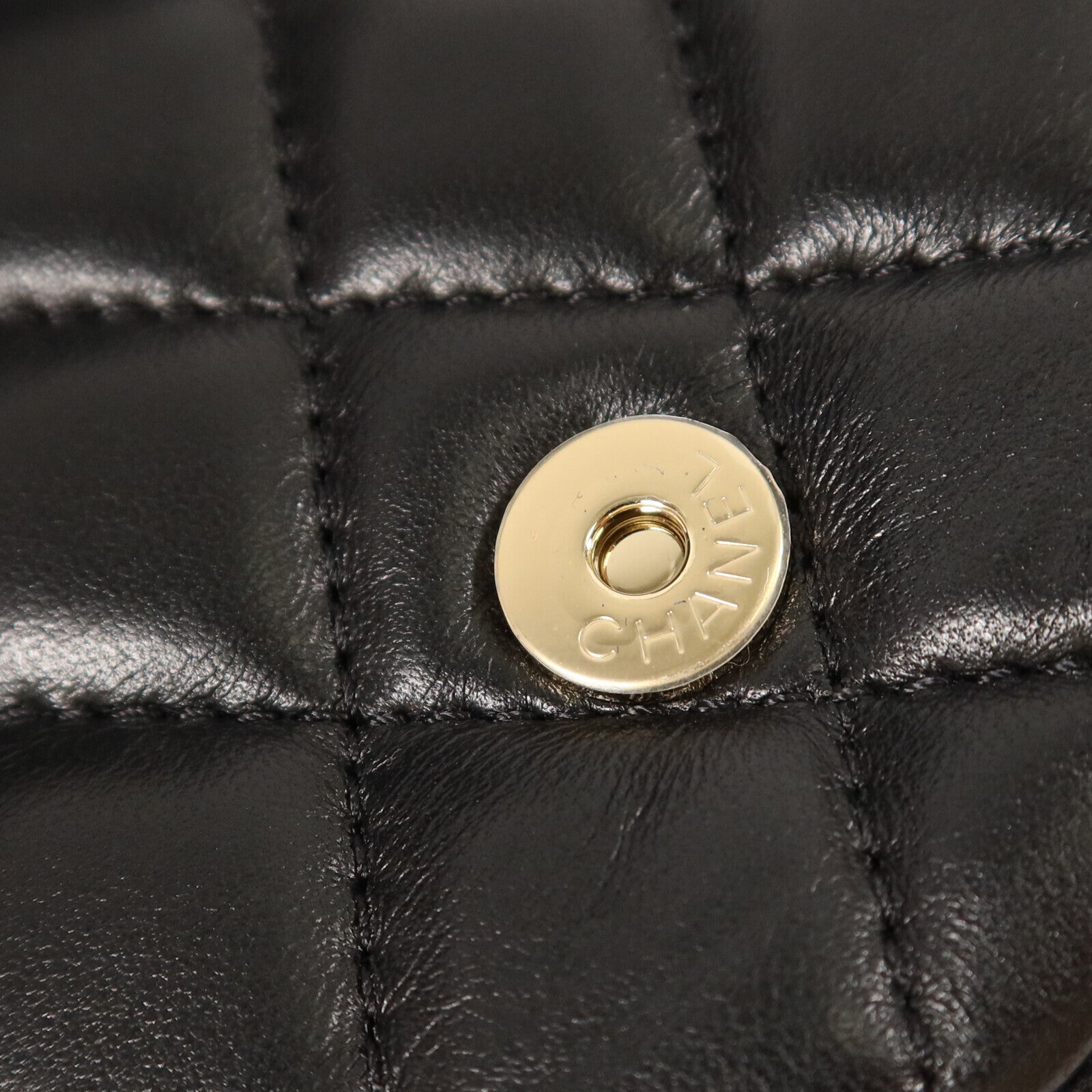 CHANEL 羊皮皮革Side Pack Bag金扣鏈帶肩背袋