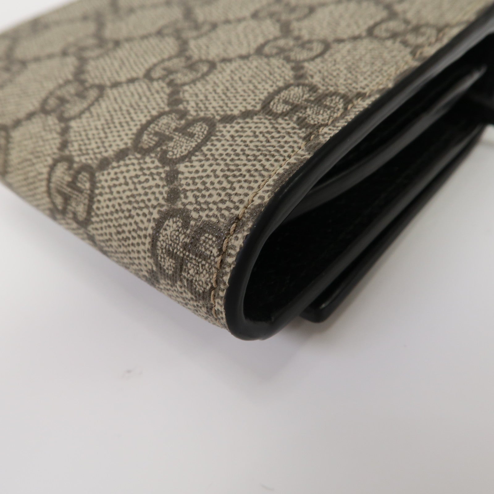 GUCCI 【清倉大減價】牛皮皮革GG Marmont Medium Wallet金扣折疊錢包黑色