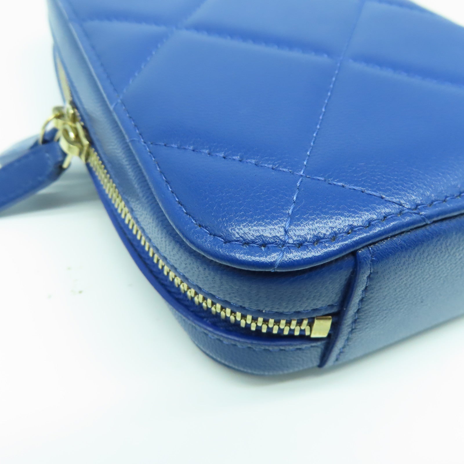 CHANEL 【激減優惠】菱格羊皮皮革C19 Phone Bag金扣肩背袋藍色