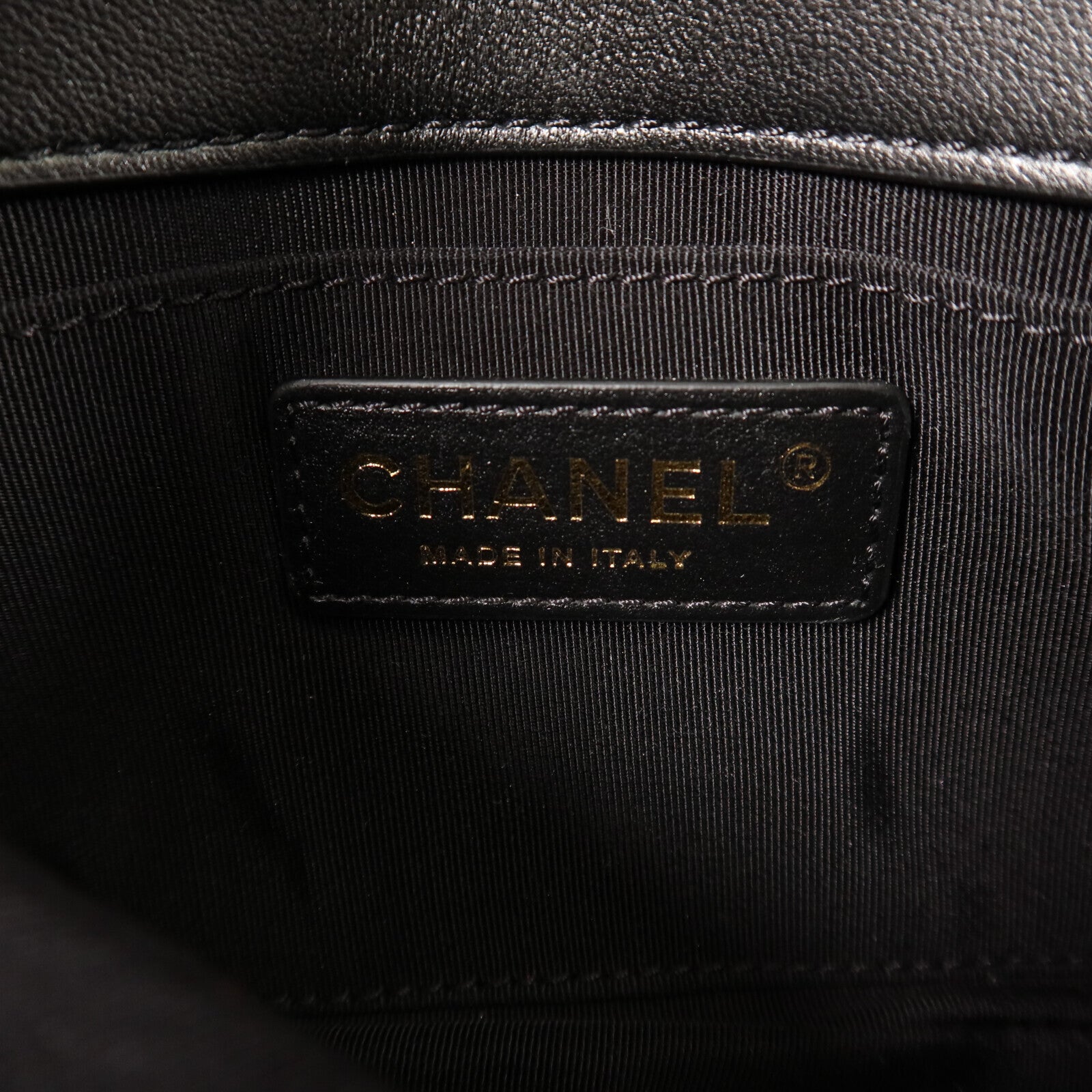 CHANEL 羊皮皮革Side Pack Bag金扣鏈帶肩背袋