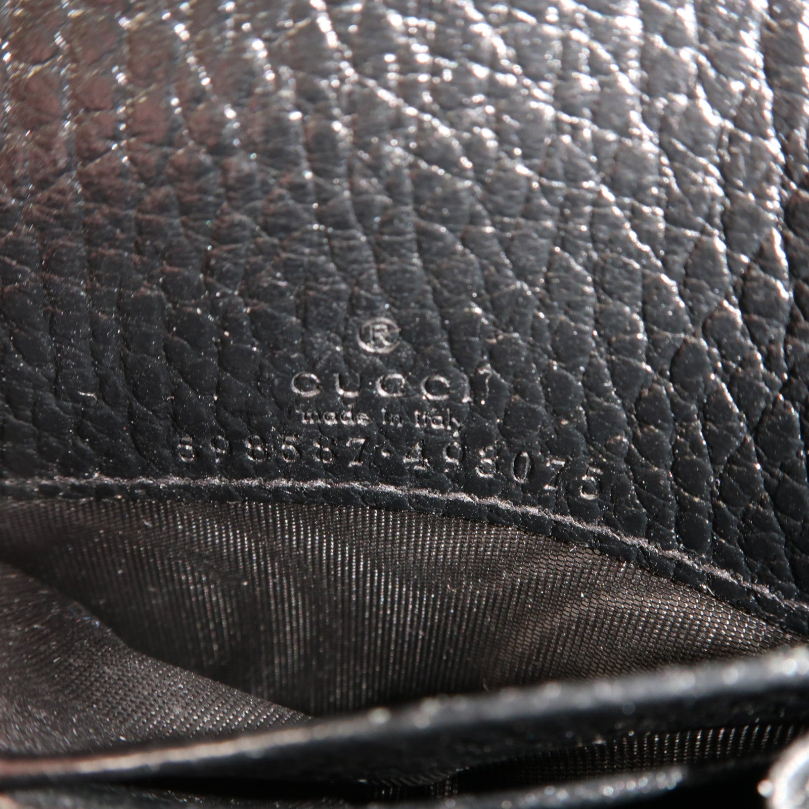 GUCCI 【清倉大減價】牛皮皮革GG Marmont Medium Wallet金扣折疊錢包黑色