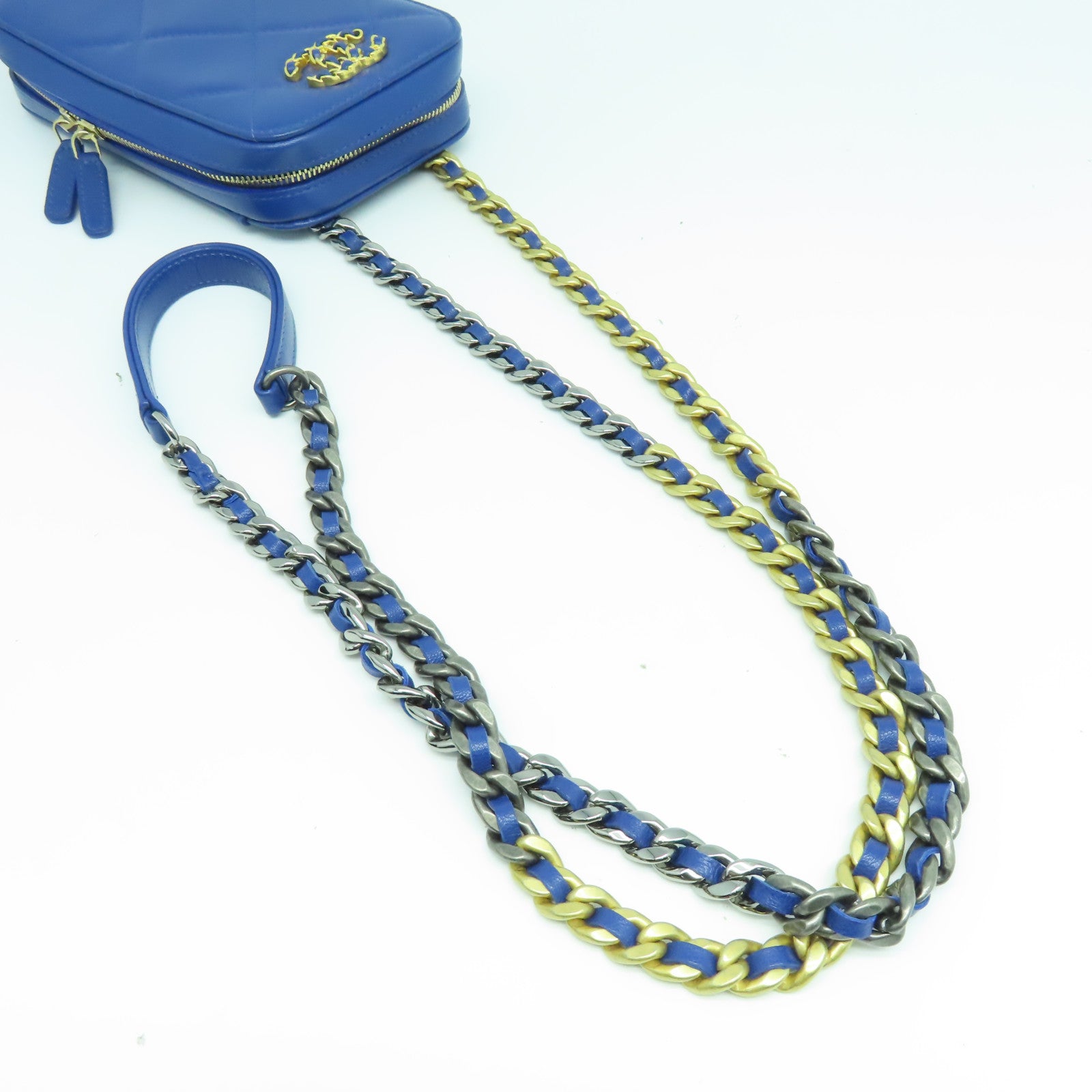 CHANEL 【激減優惠】菱格羊皮皮革C19 Phone Bag金扣肩背袋藍色