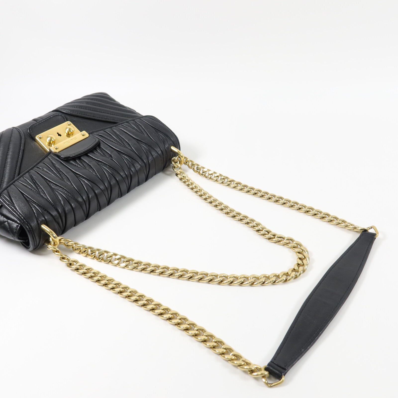 Miu Miu 羊皮皮革Nappa Matelasse Biker鏈帶肩背袋