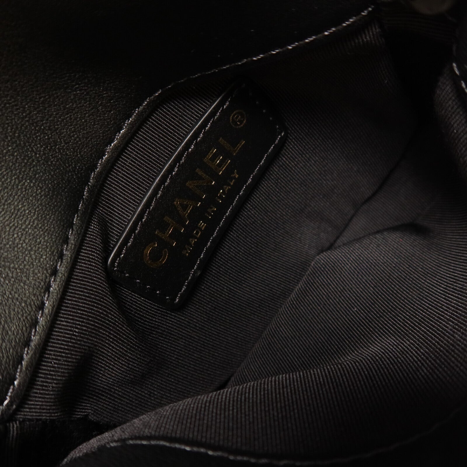 CHANEL 羊皮皮革Side Pack Bag金扣鏈帶肩背袋