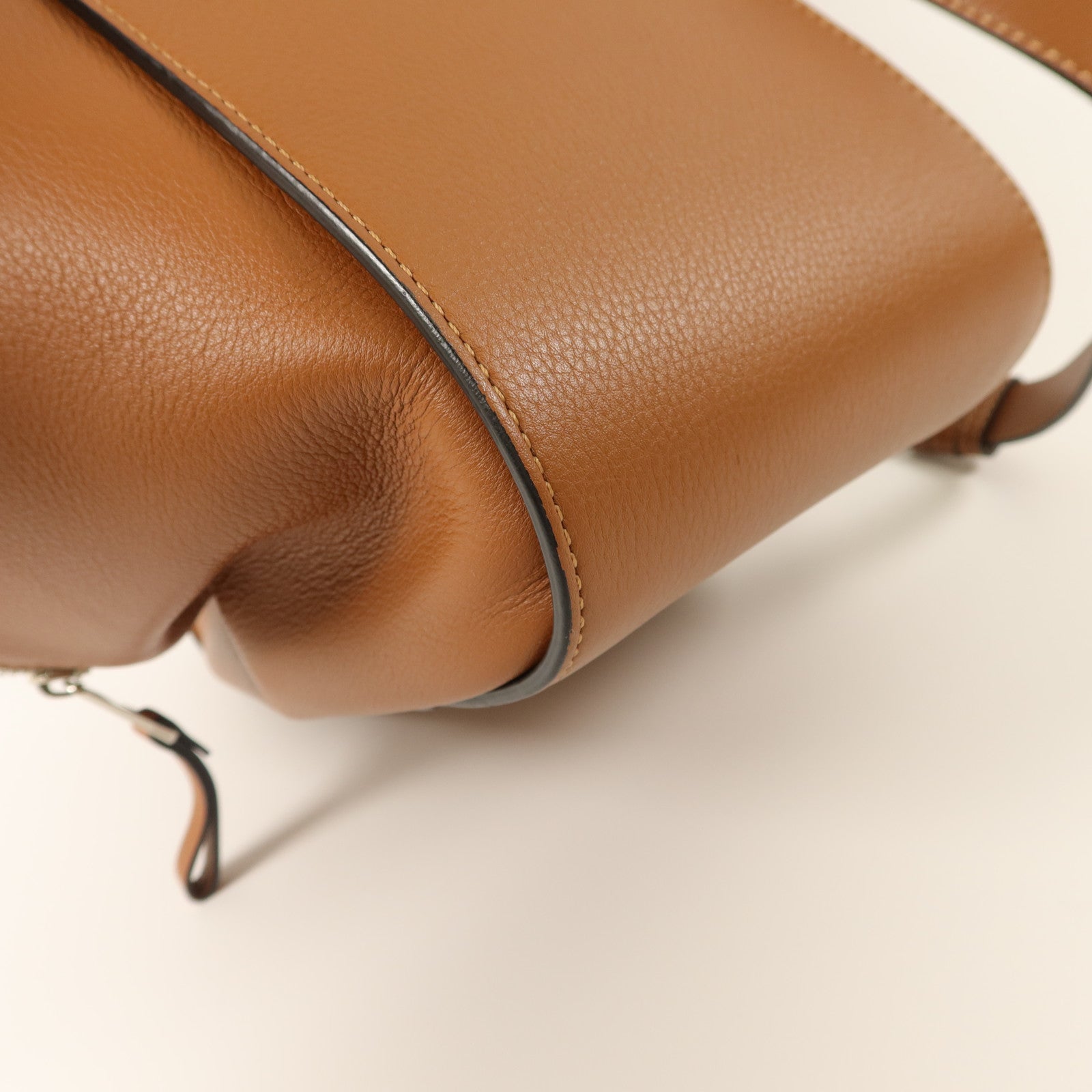 LOEWE 牛皮皮革Hammock Medium手挽肩背兩用袋