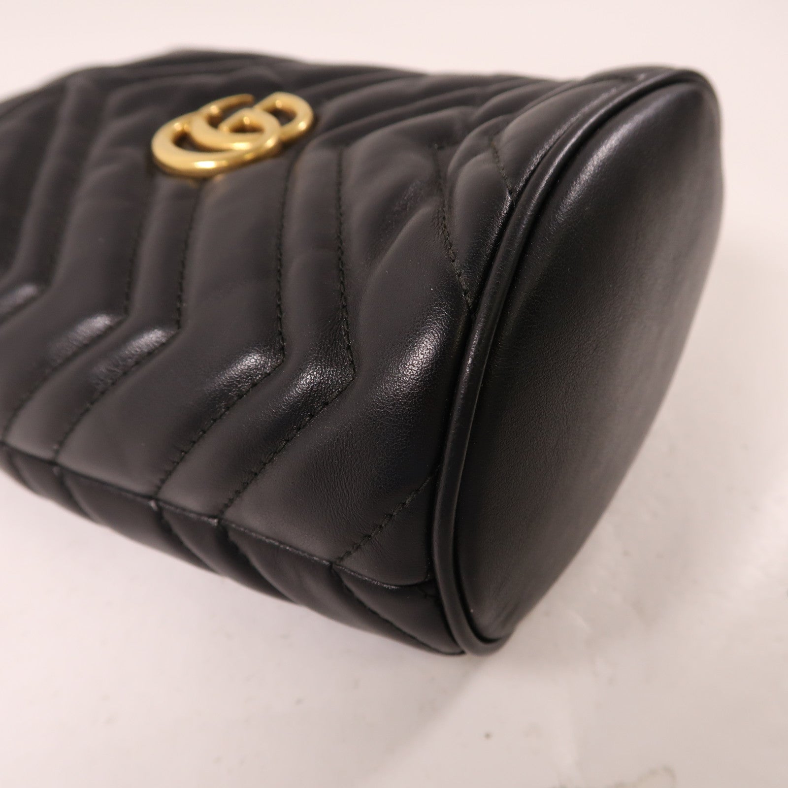 GUCCI 牛皮皮革GG Marmont金扣鏈帶肩背袋黑色