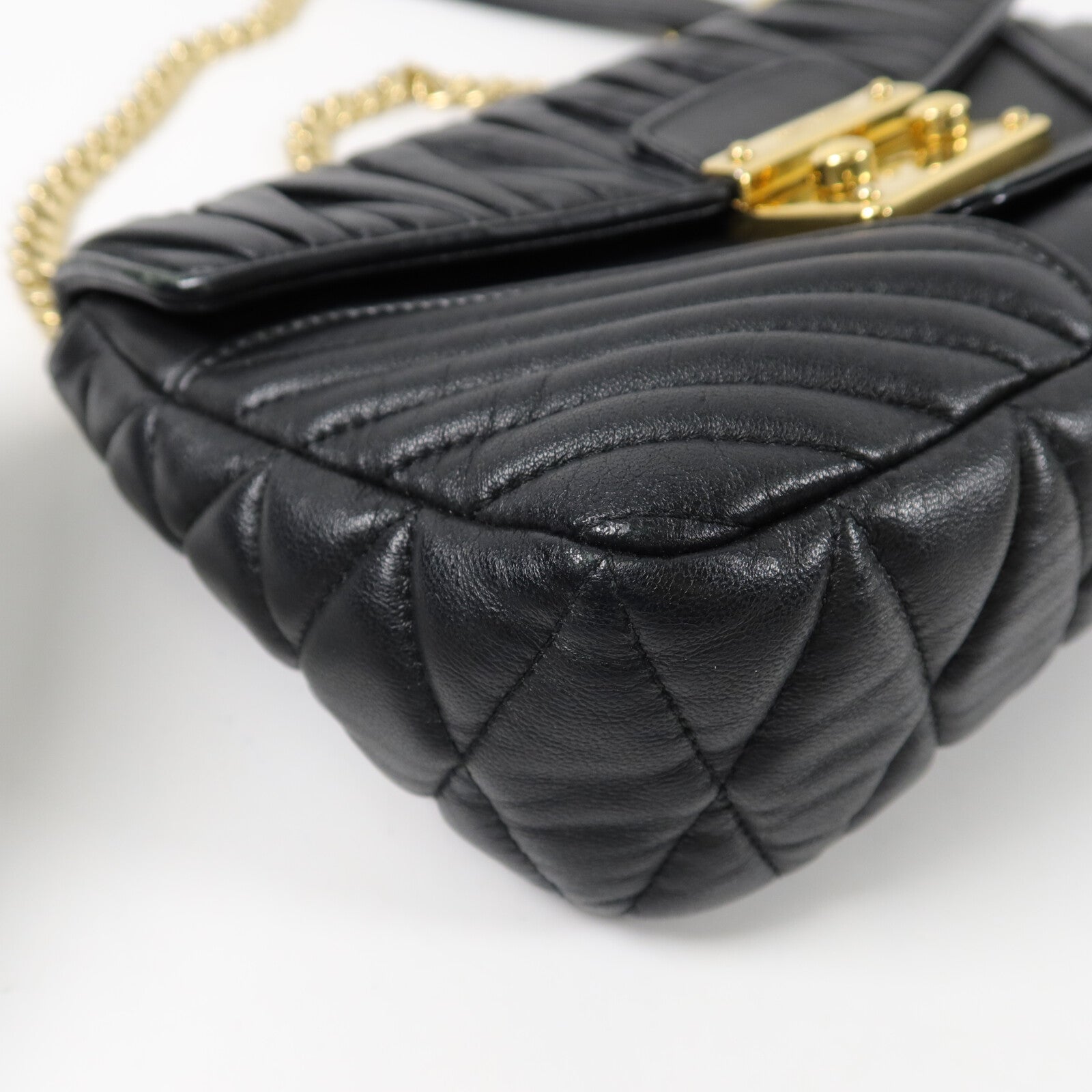 Miu Miu 羊皮皮革Nappa Matelasse Biker鏈帶肩背袋