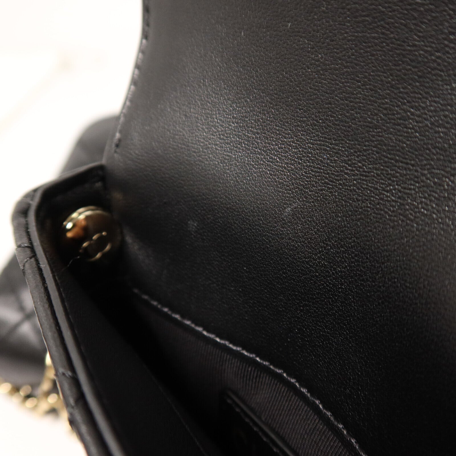 CHANEL 羊皮皮革Side Pack Bag金扣鏈帶肩背袋