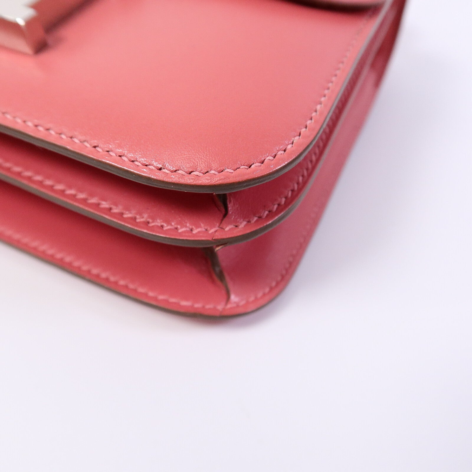 HERMES Tadelakt皮革Constance Mini肩背袋Rose Azalee