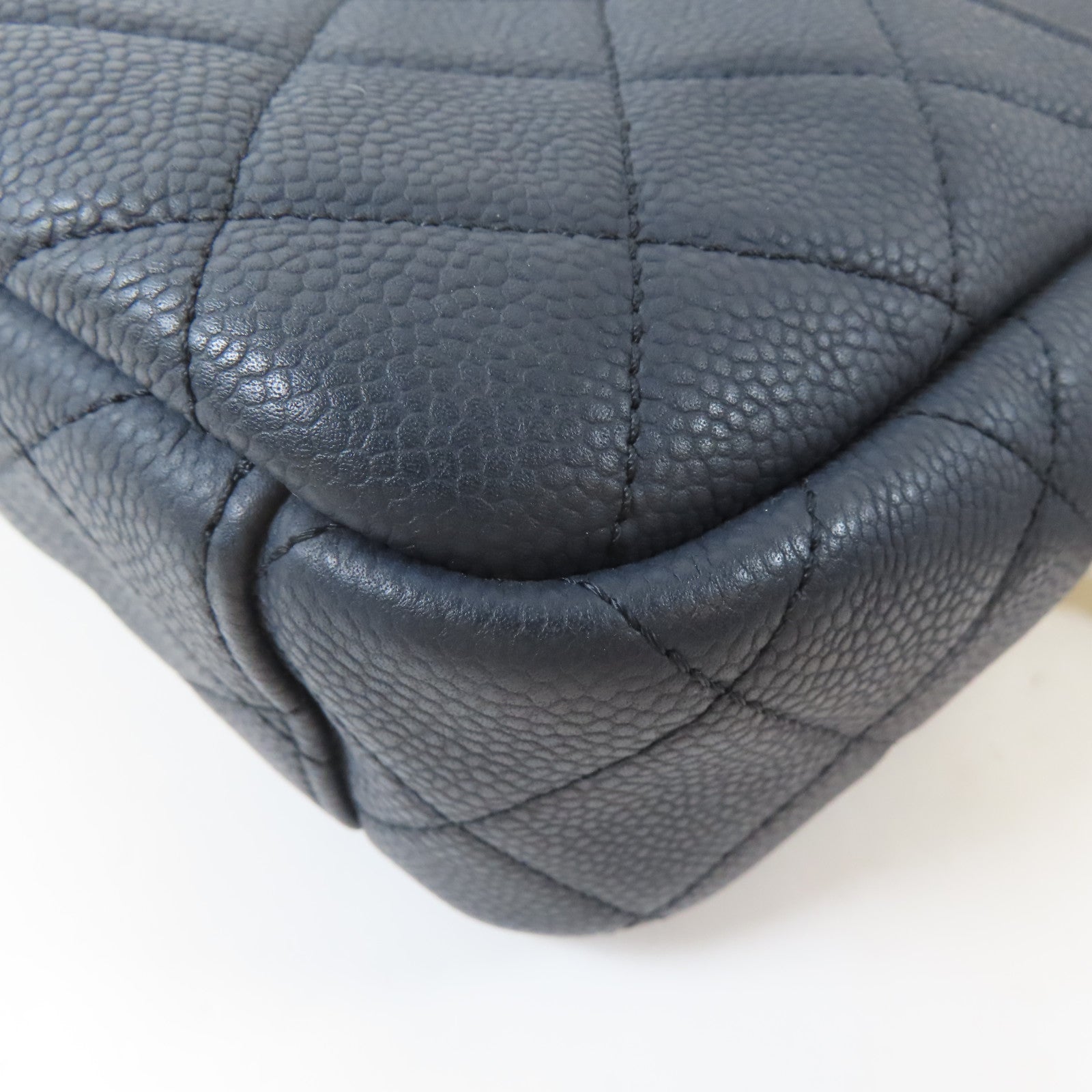 CHANEL 菱格Caviar皮革Chain Shoulder Bag金扣鏈帶肩背袋深藍色