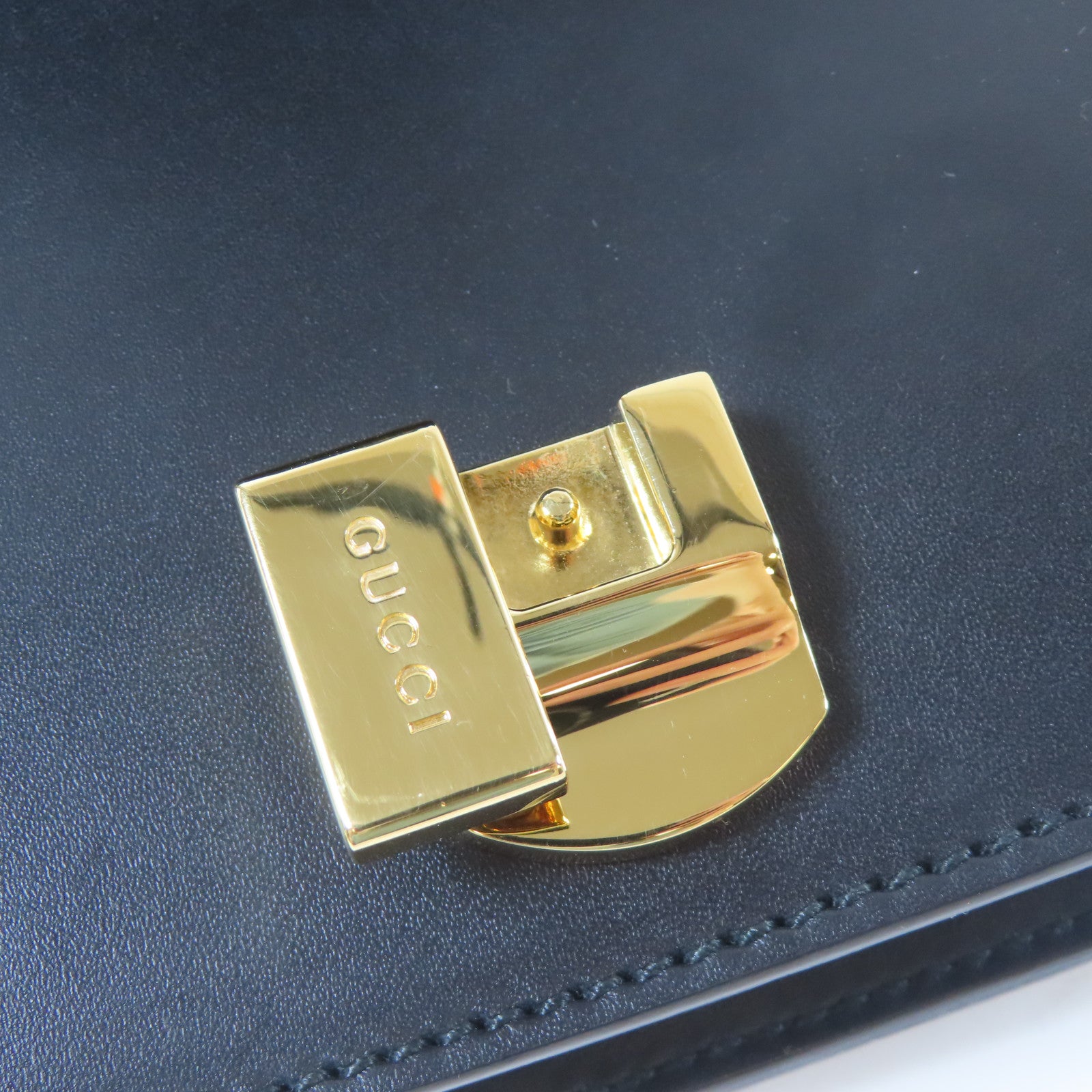 GUCCI 【激減優惠】牛皮皮革Sylvie Mini Chain Bag金扣鏈帶肩背袋黑色