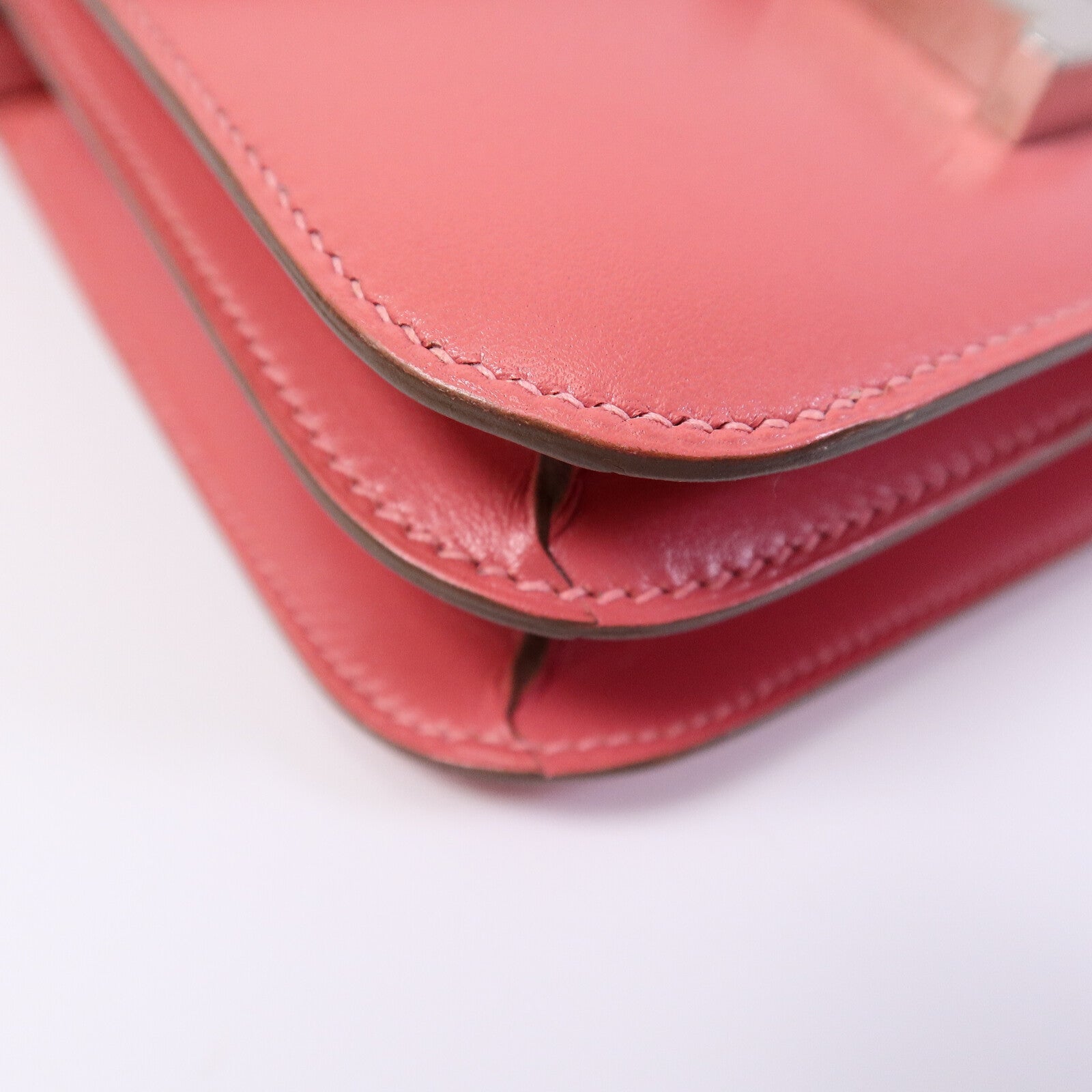 HERMES Tadelakt皮革Constance Mini肩背袋Rose Azalee