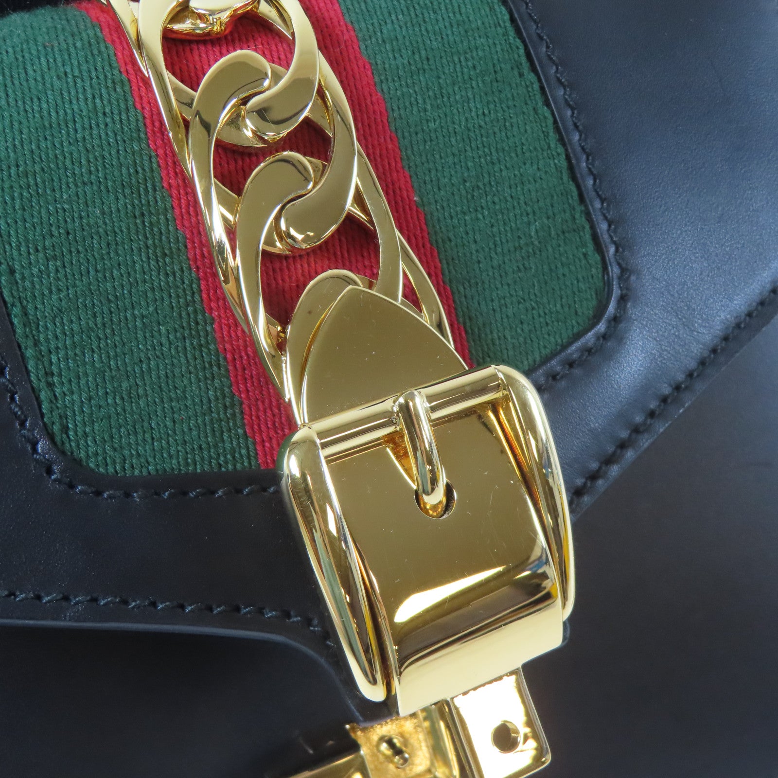 GUCCI 【激減優惠】牛皮皮革Sylvie Mini Chain Bag金扣鏈帶肩背袋黑色
