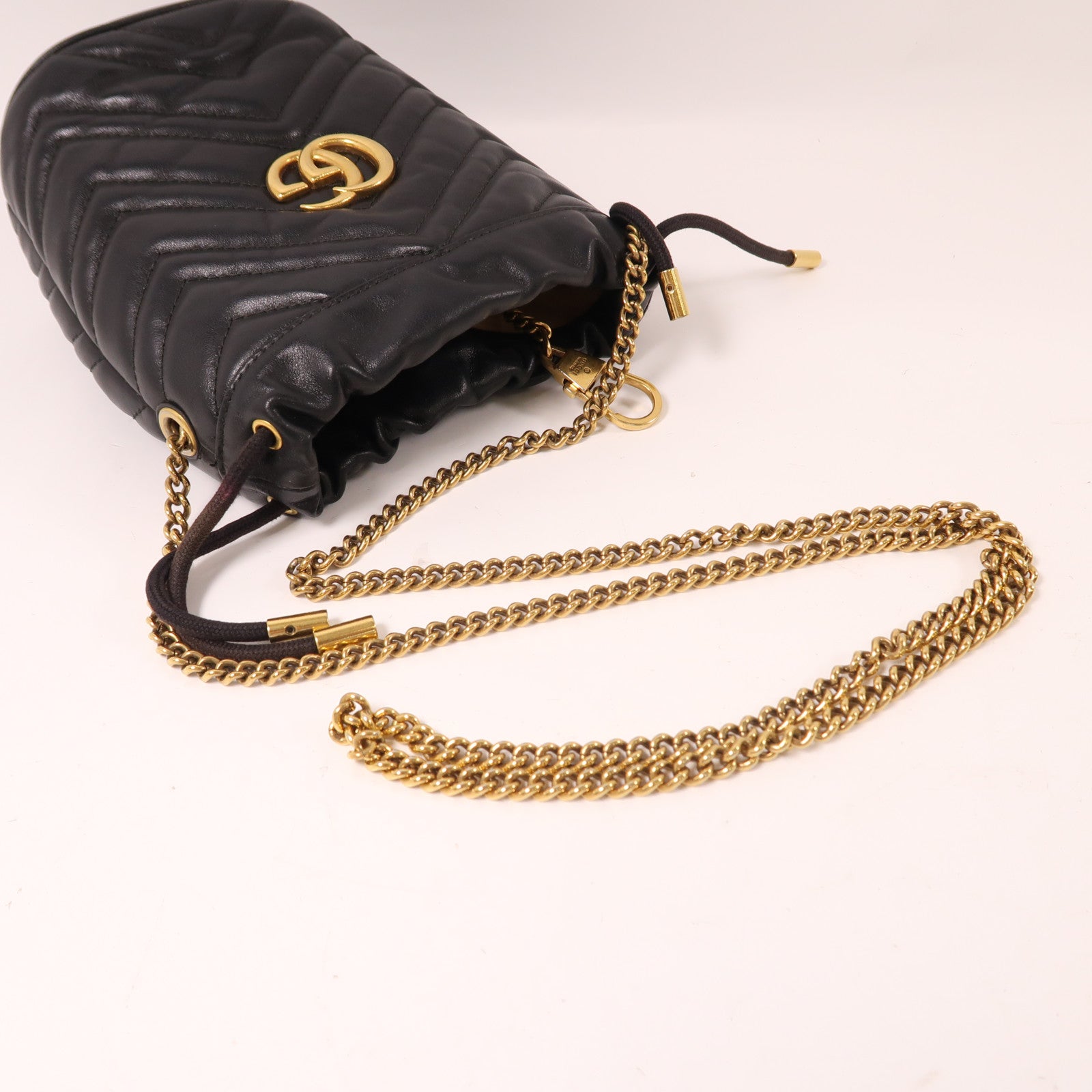 GUCCI 牛皮皮革GG Marmont金扣鏈帶肩背袋黑色