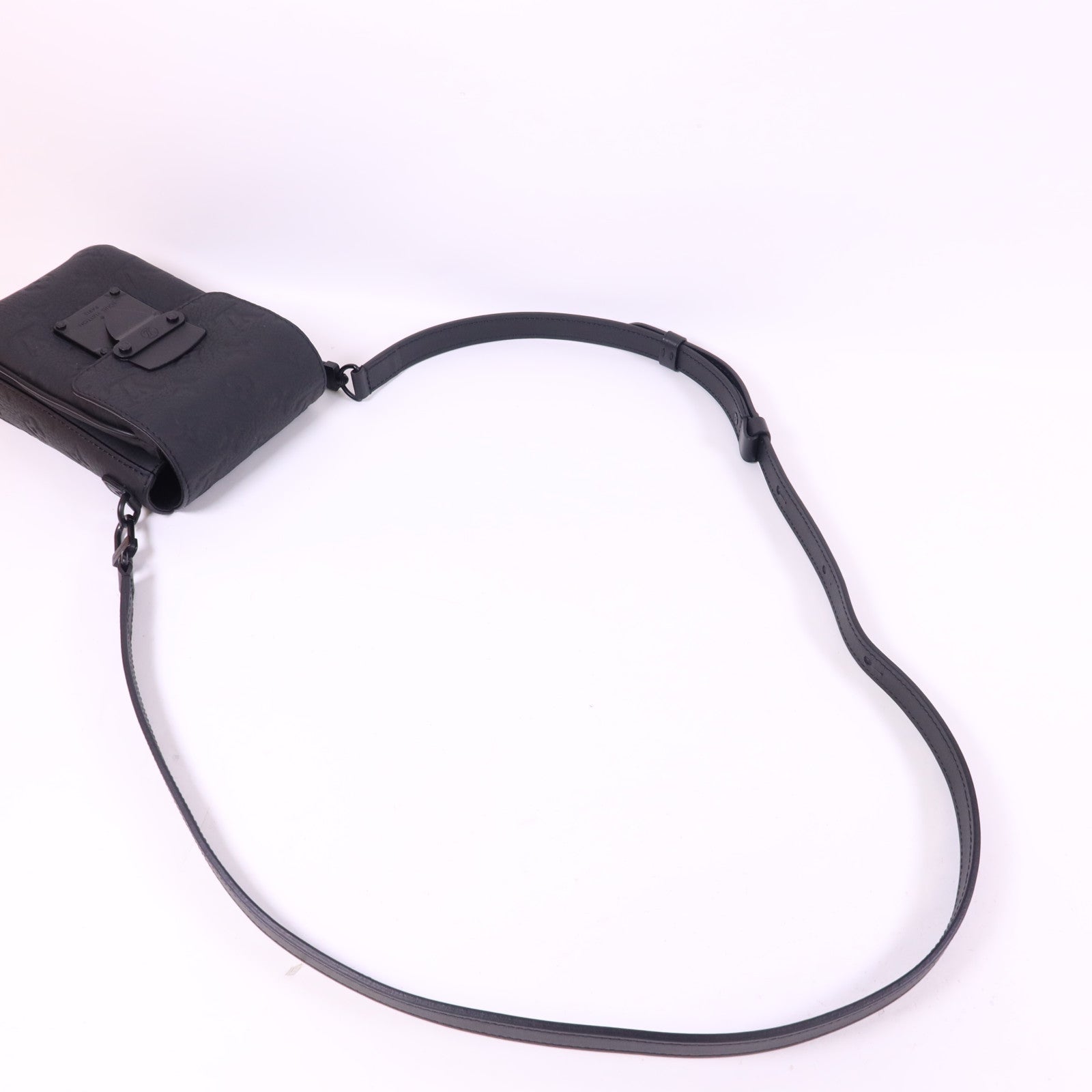 LOUIS VUITTON Monogram Taurillon S-Lock Vertical Wearable肩背袋