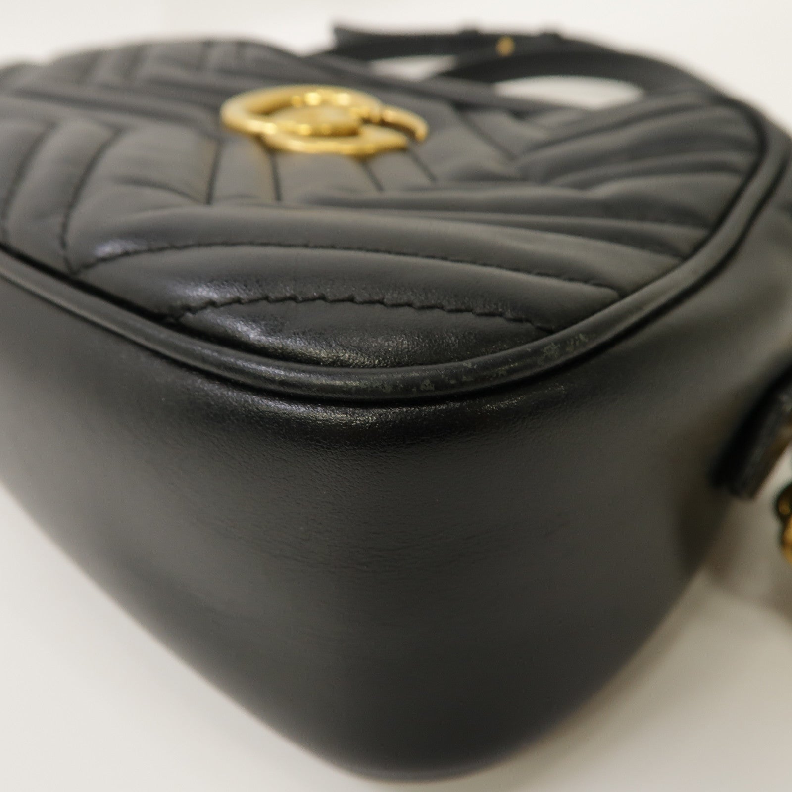 GUCCI 牛皮皮革GG Marmont Small Matelassé金扣鏈帶肩背袋黑色