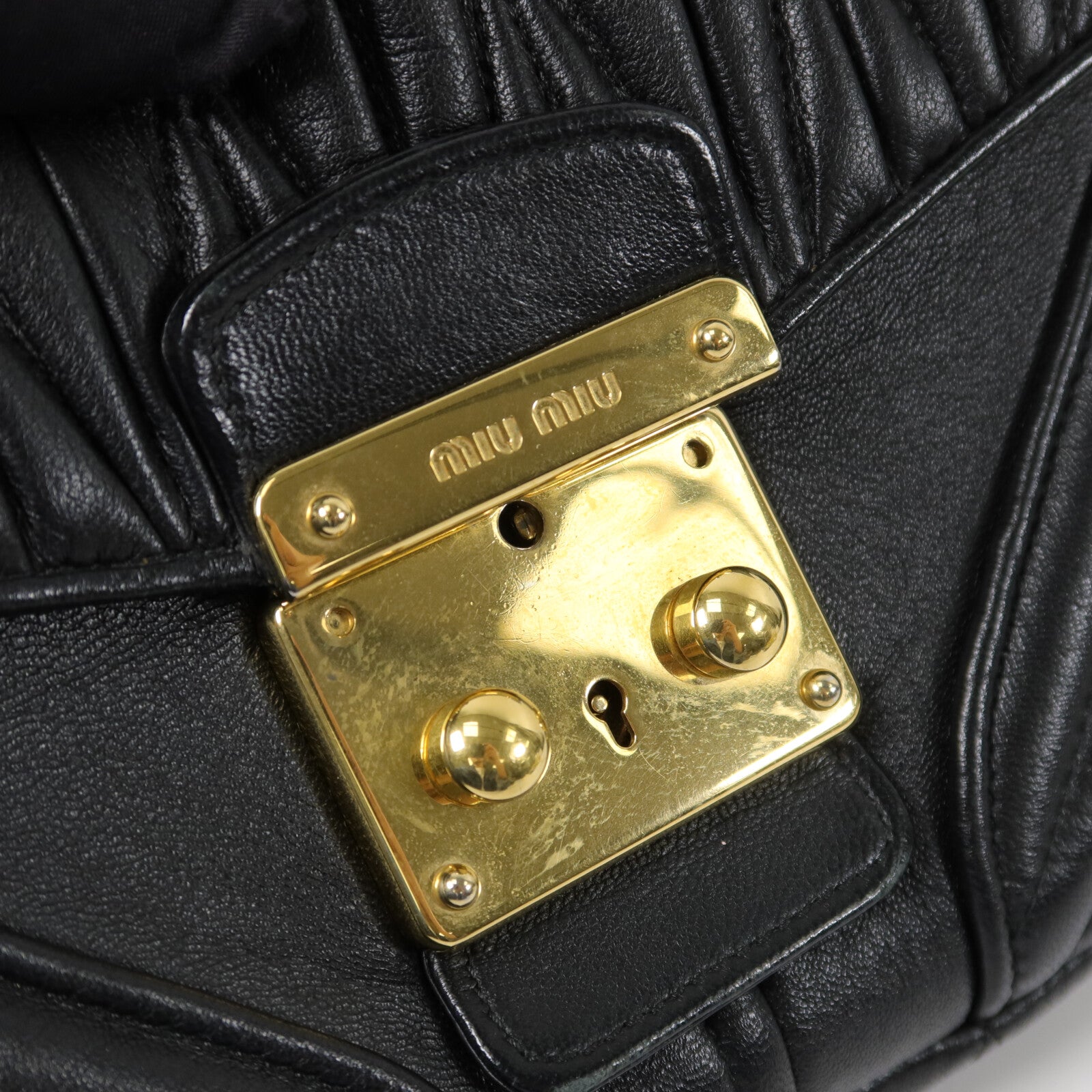 Miu Miu 羊皮皮革Nappa Matelasse Biker鏈帶肩背袋