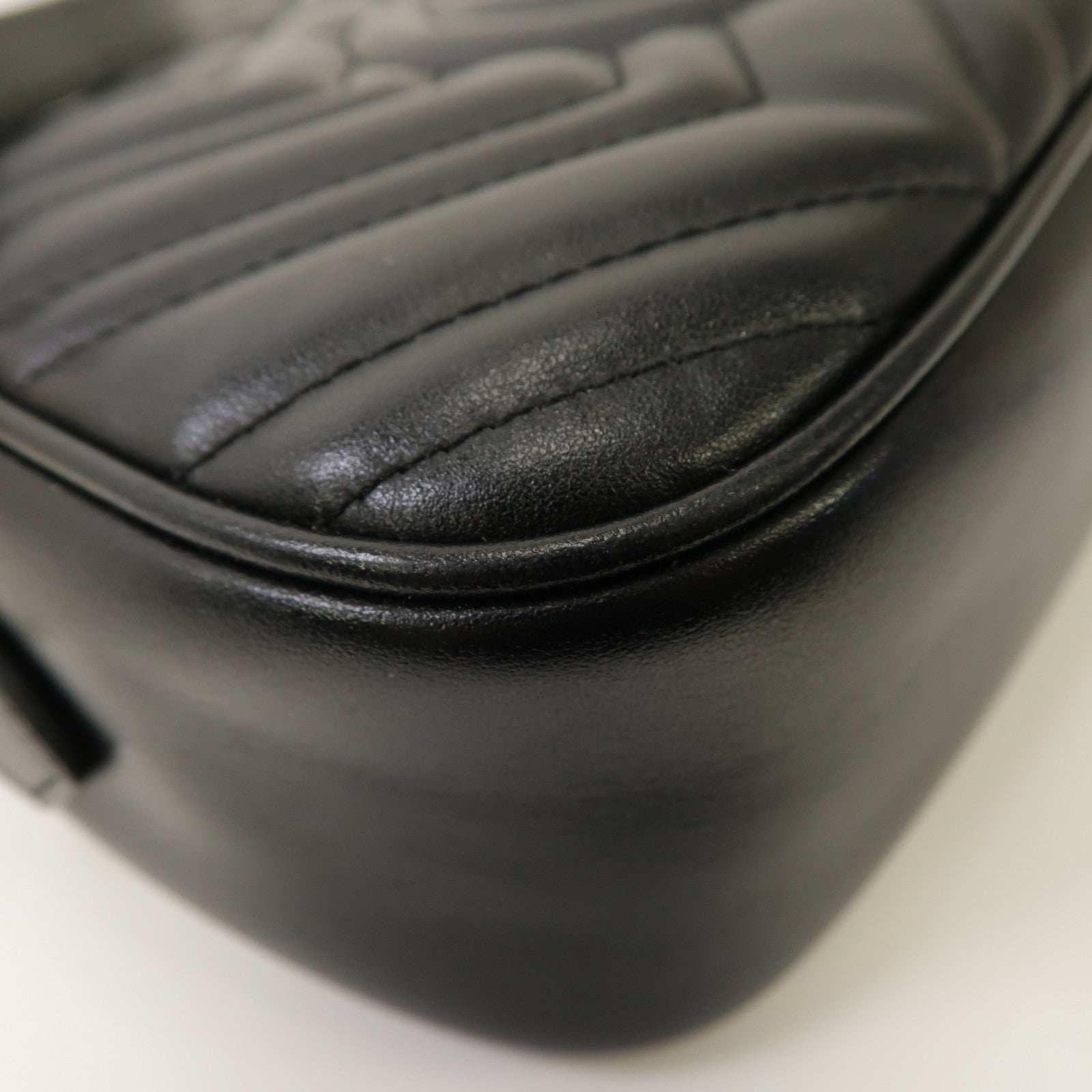 GUCCI 牛皮皮革GG Marmont Small Matelassé金扣鏈帶肩背袋黑色