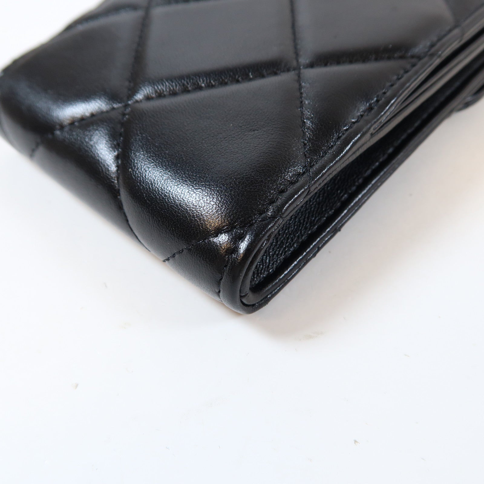 CHANEL 菱格羊皮皮革19 Phone Case金扣/銀扣鏈帶肩背袋黑色