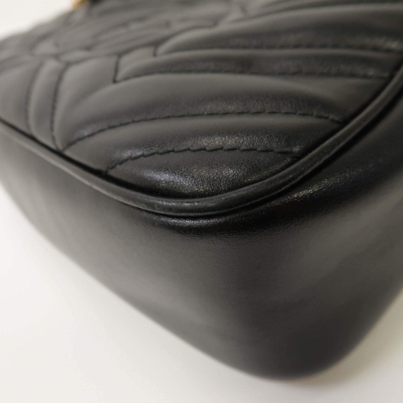 GUCCI 牛皮皮革GG Marmont Small Matelassé金扣鏈帶肩背袋黑色