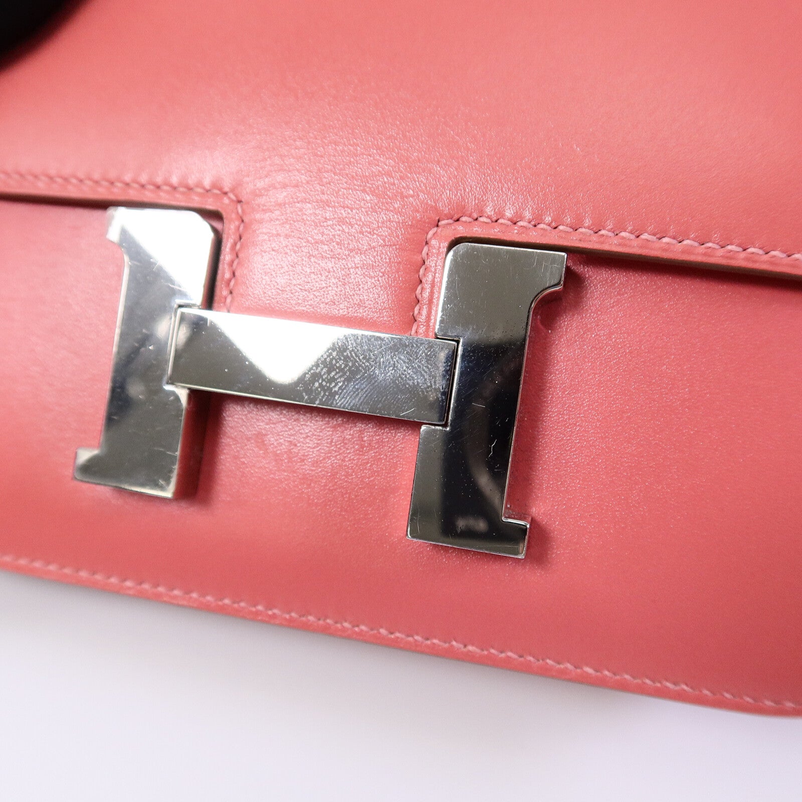 HERMES Tadelakt皮革Constance Mini肩背袋Rose Azalee