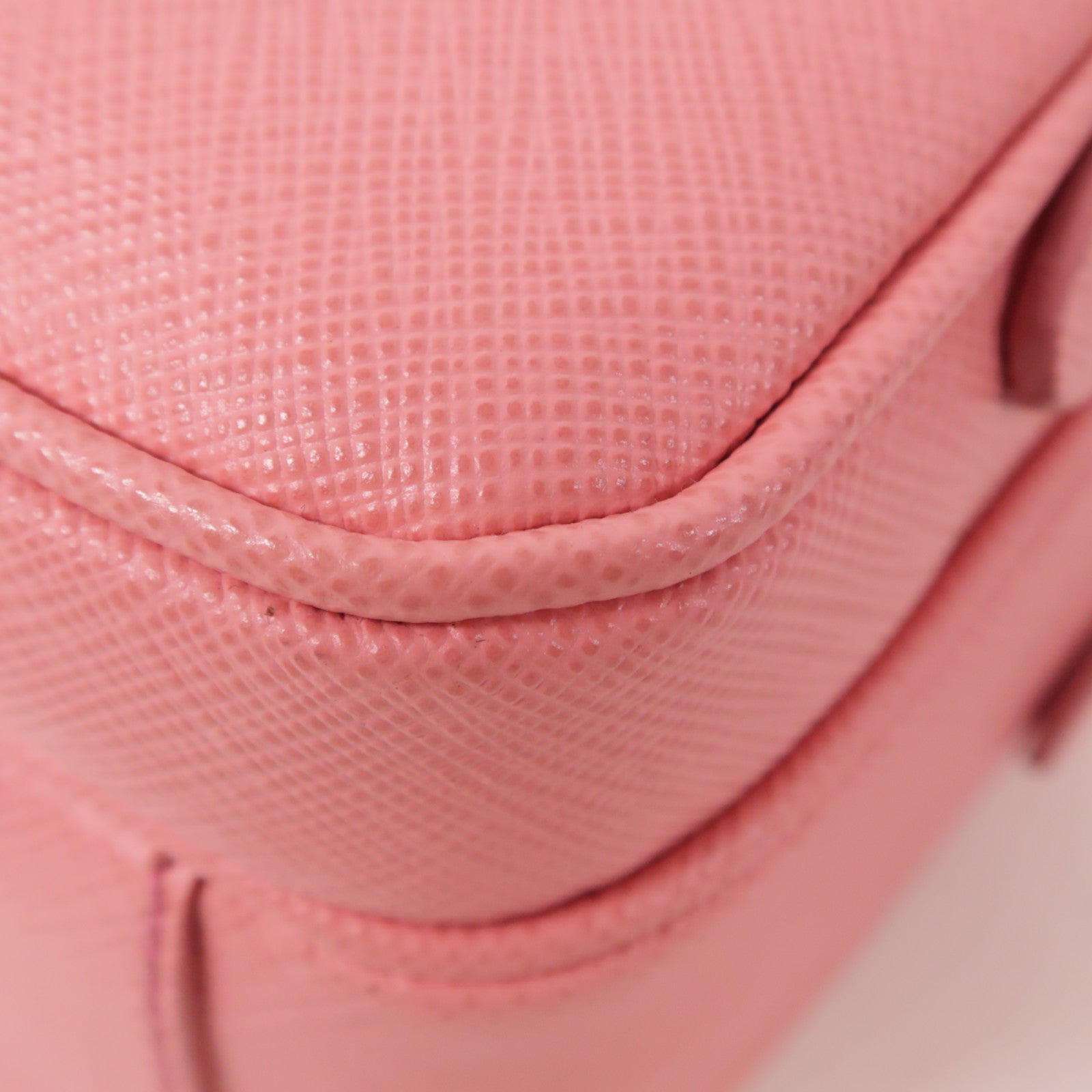 PRADA Saffiano皮革Shoulder Bag金扣肩背袋