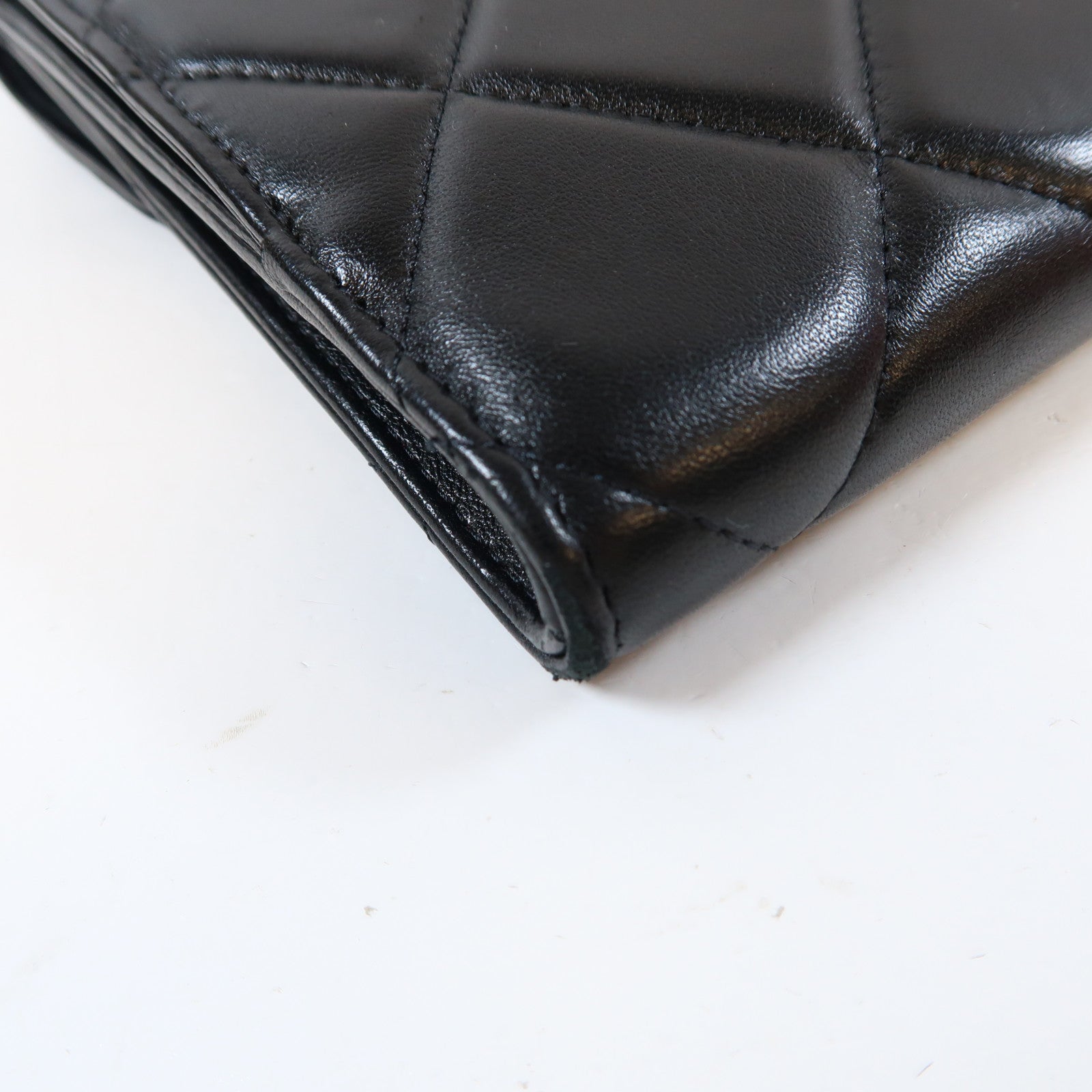 CHANEL 菱格羊皮皮革19 Phone Case金扣/銀扣鏈帶肩背袋黑色