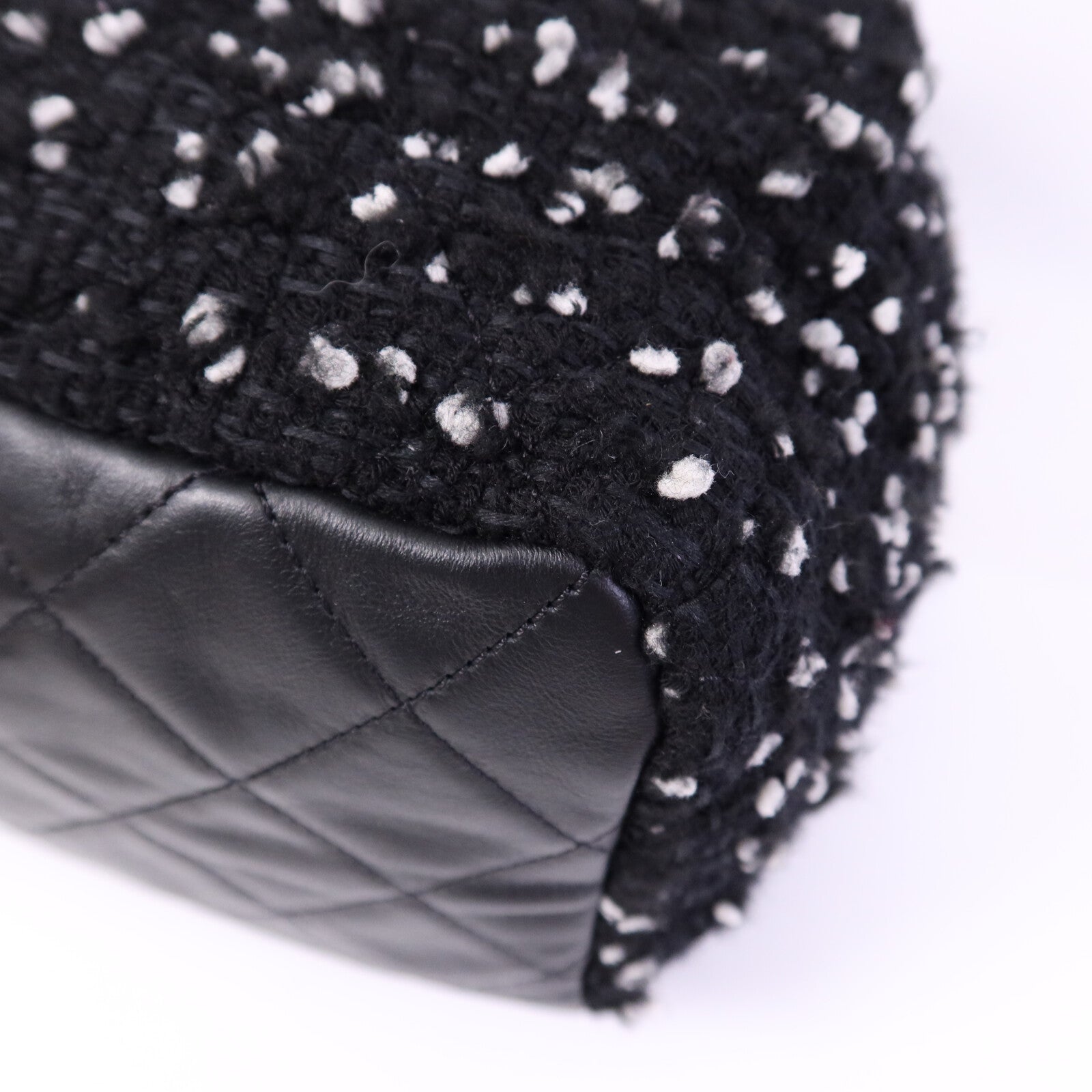 CHANEL Tweed Drawsting Bag銀扣手挽袋