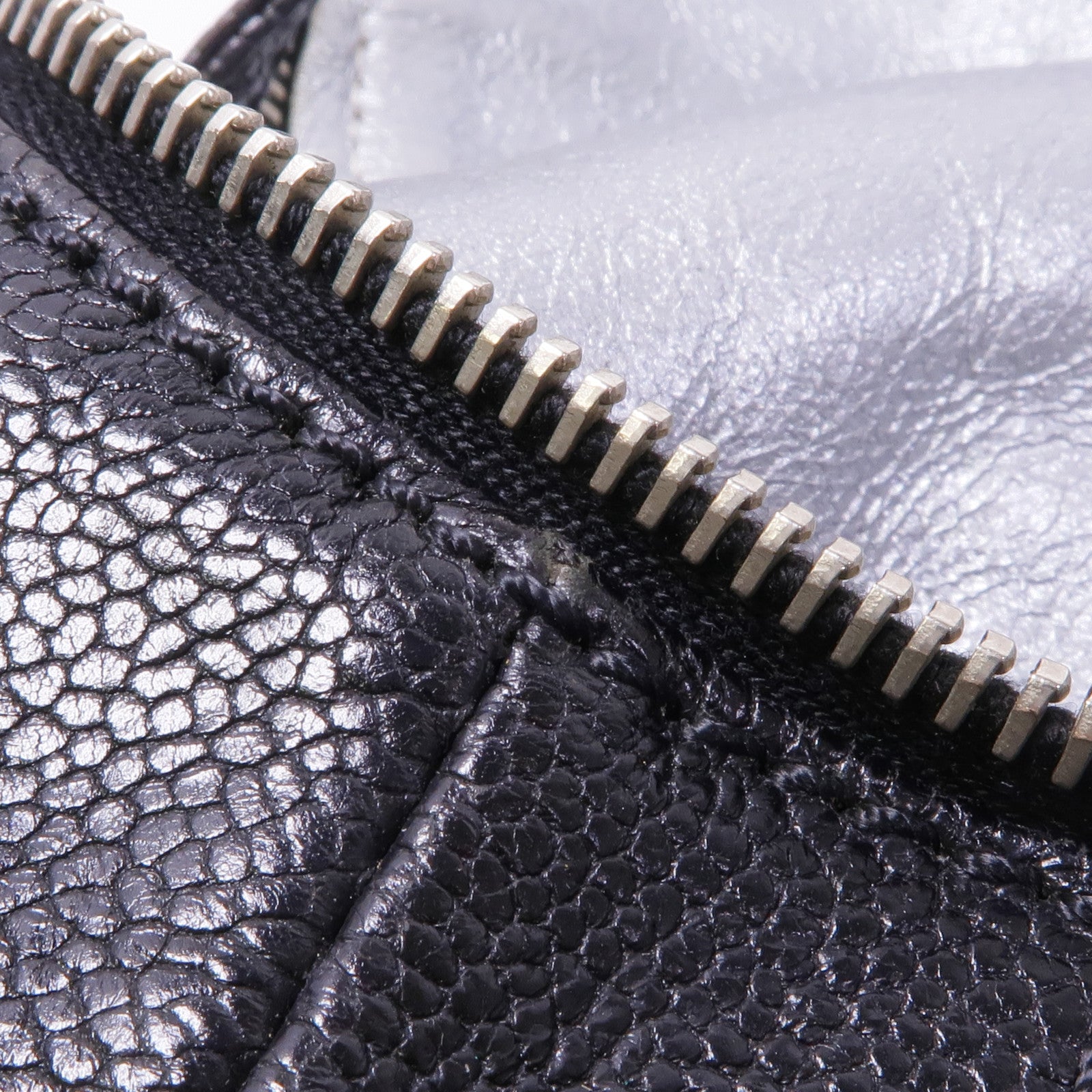 CHANEL 牛皮皮革Shoulder Bag銀扣肩背袋