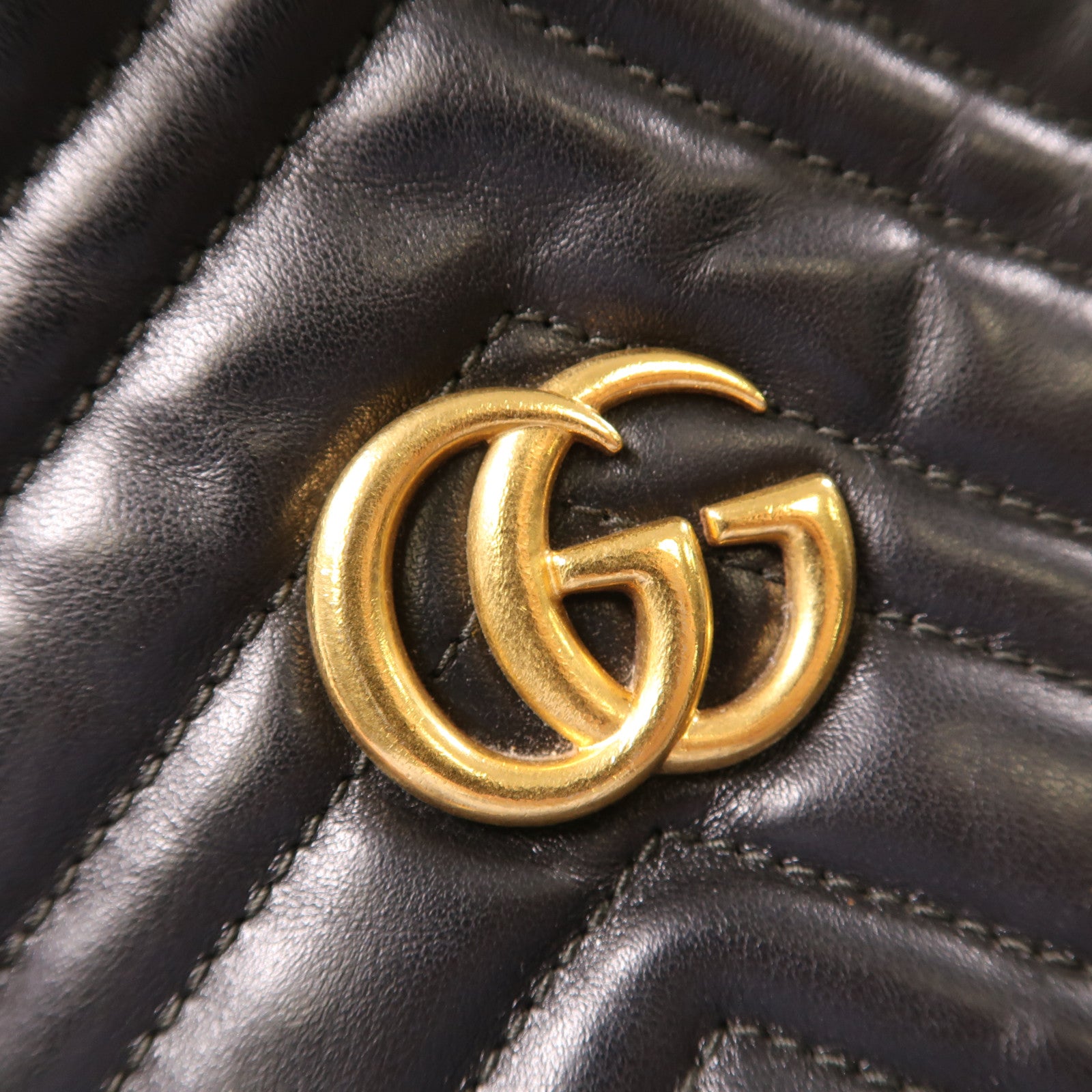 GUCCI 牛皮皮革GG Marmont金扣鏈帶肩背袋黑色