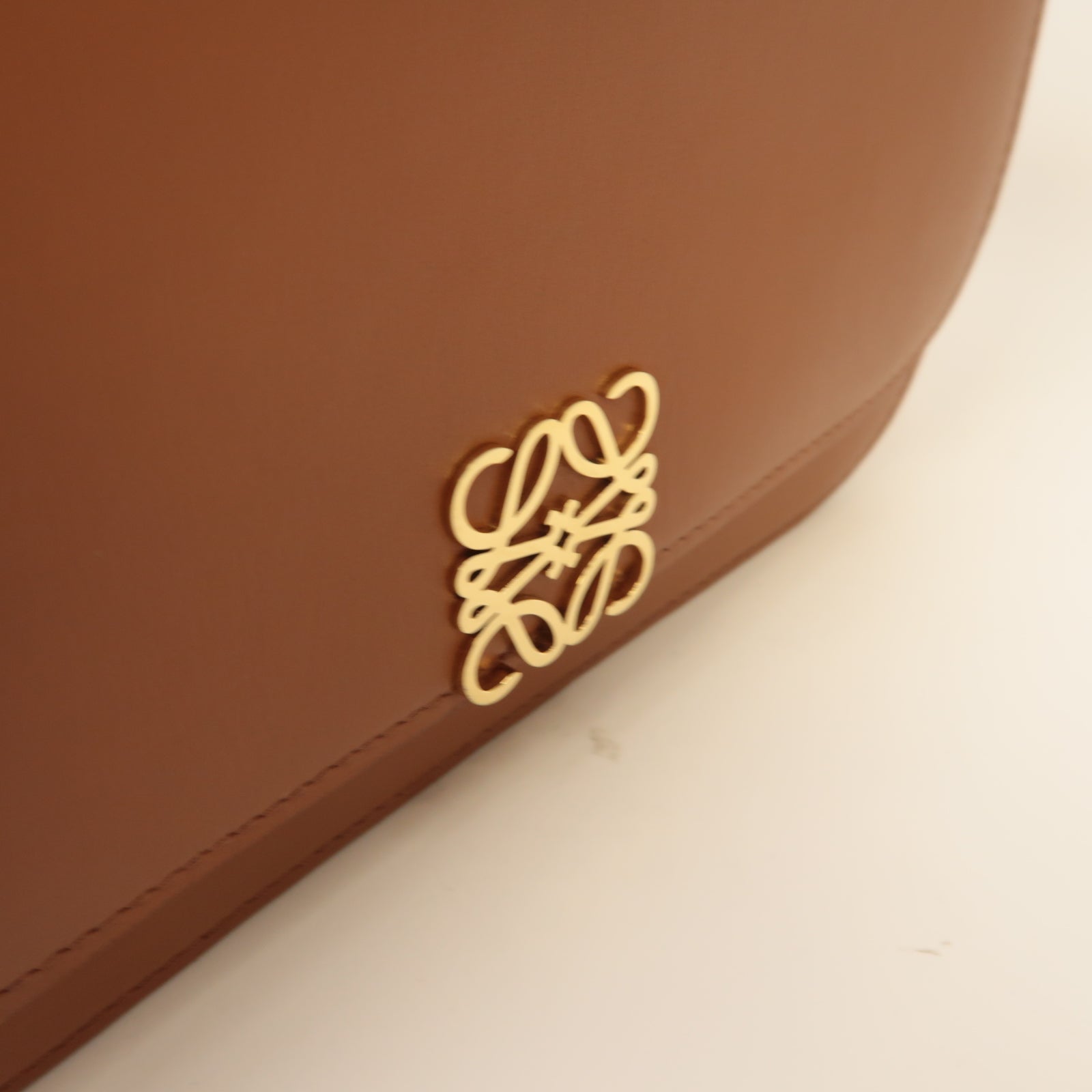 LOEWE 牛皮皮革Goya Small Bag金扣肩背袋啡色