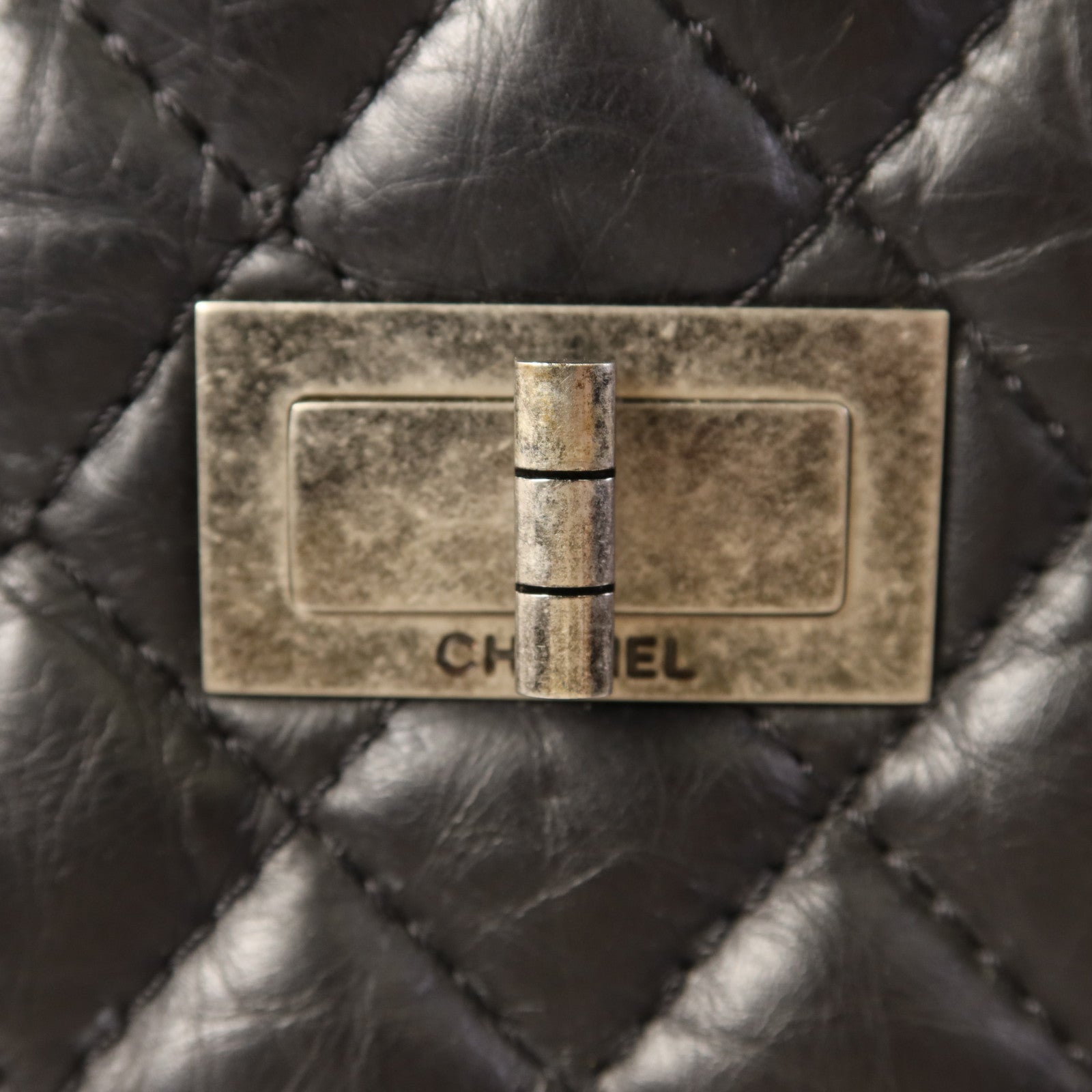 CHANEL 牛皮皮革2.55銀扣手挽袋