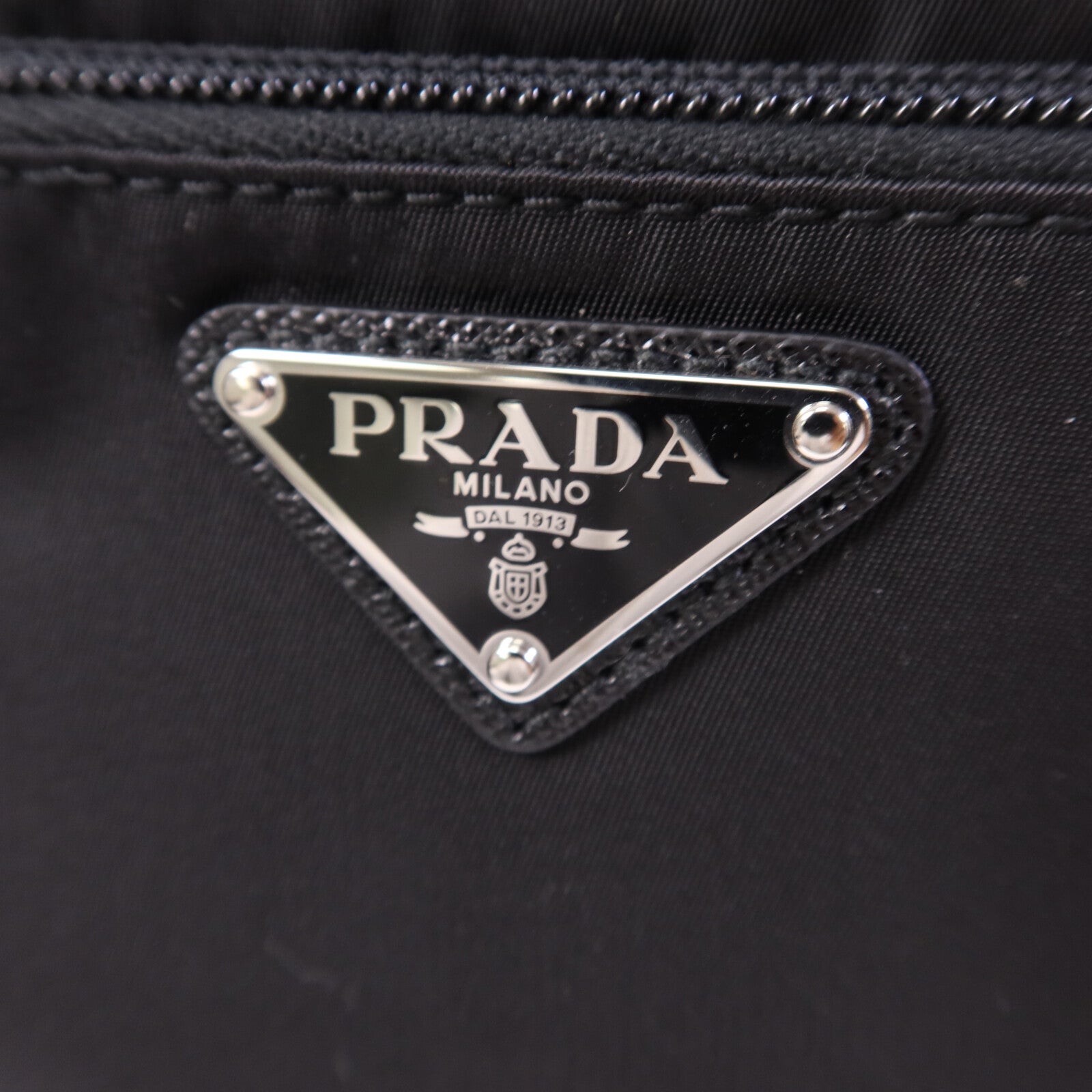 PRADA 尼龍Shoulder Bag銀扣肩背袋