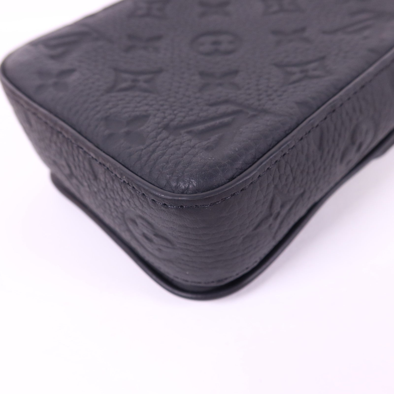 LOUIS VUITTON Monogram Taurillon S-Lock Vertical Wearable肩背袋