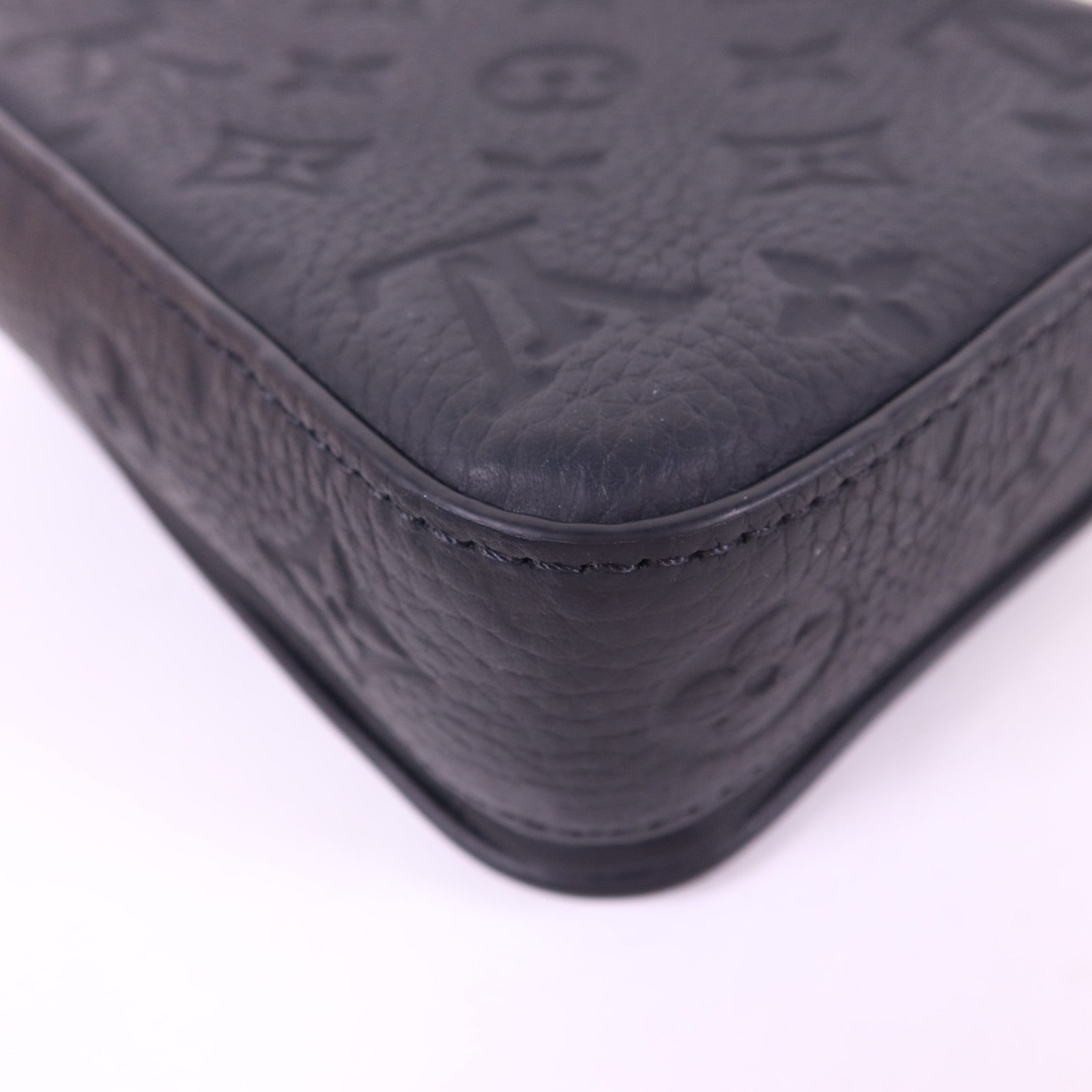 LOUIS VUITTON Monogram Taurillon S-Lock Vertical Wearable肩背袋