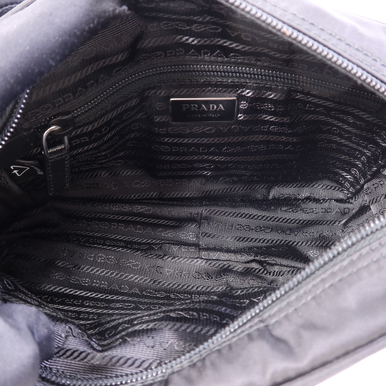 PRADA 尼龍Shoulder Bag銀扣肩背袋
