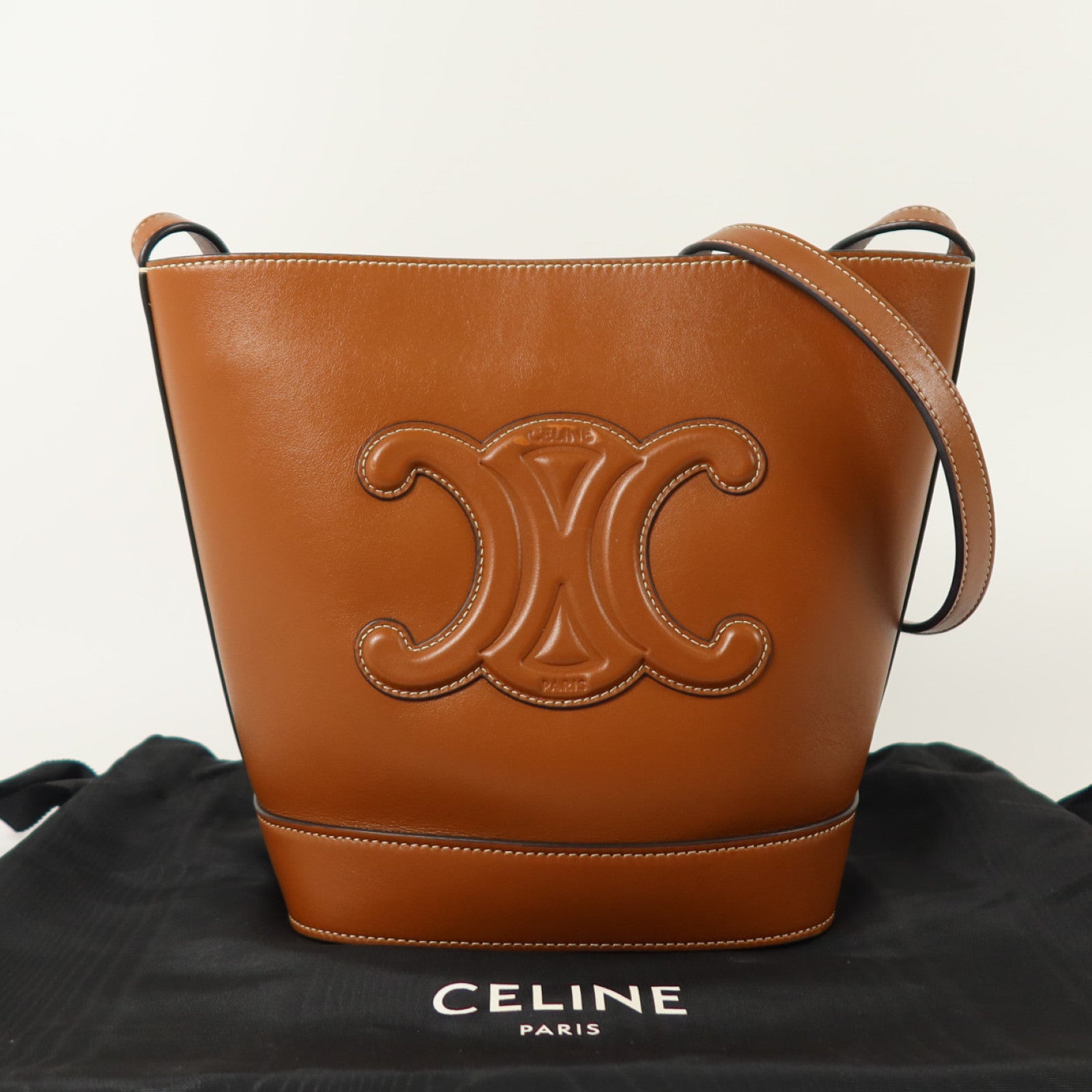 CELINE 牛皮皮革Small Cuir Triomphe Bucket金扣肩背袋