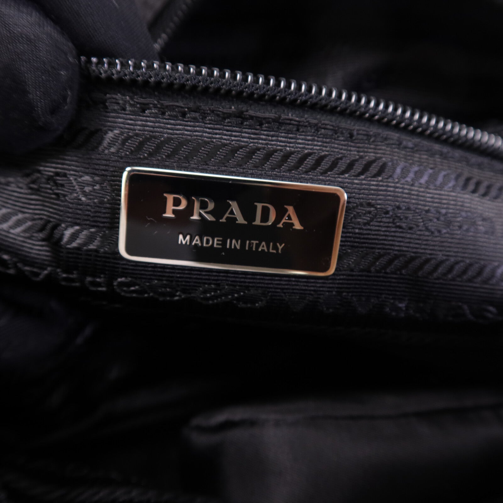 PRADA 尼龍Shoulder Bag銀扣肩背袋