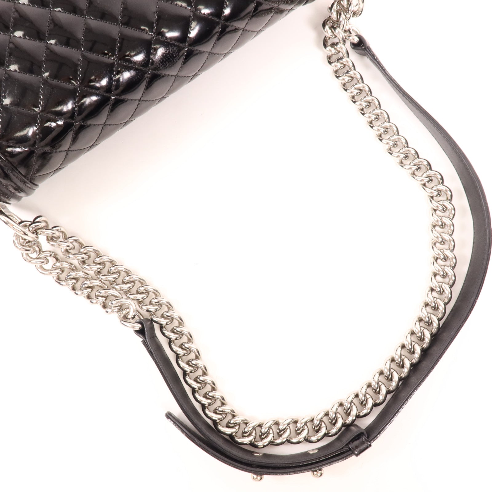 CHANEL 漆皮皮革Boy 28銀扣肩背袋