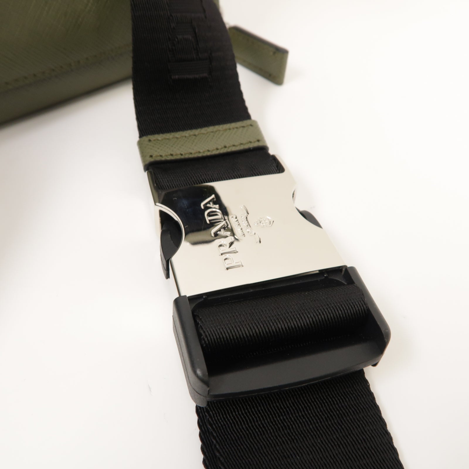 PRADA Saffiano皮革Belt Bag銀扣腰包綠色