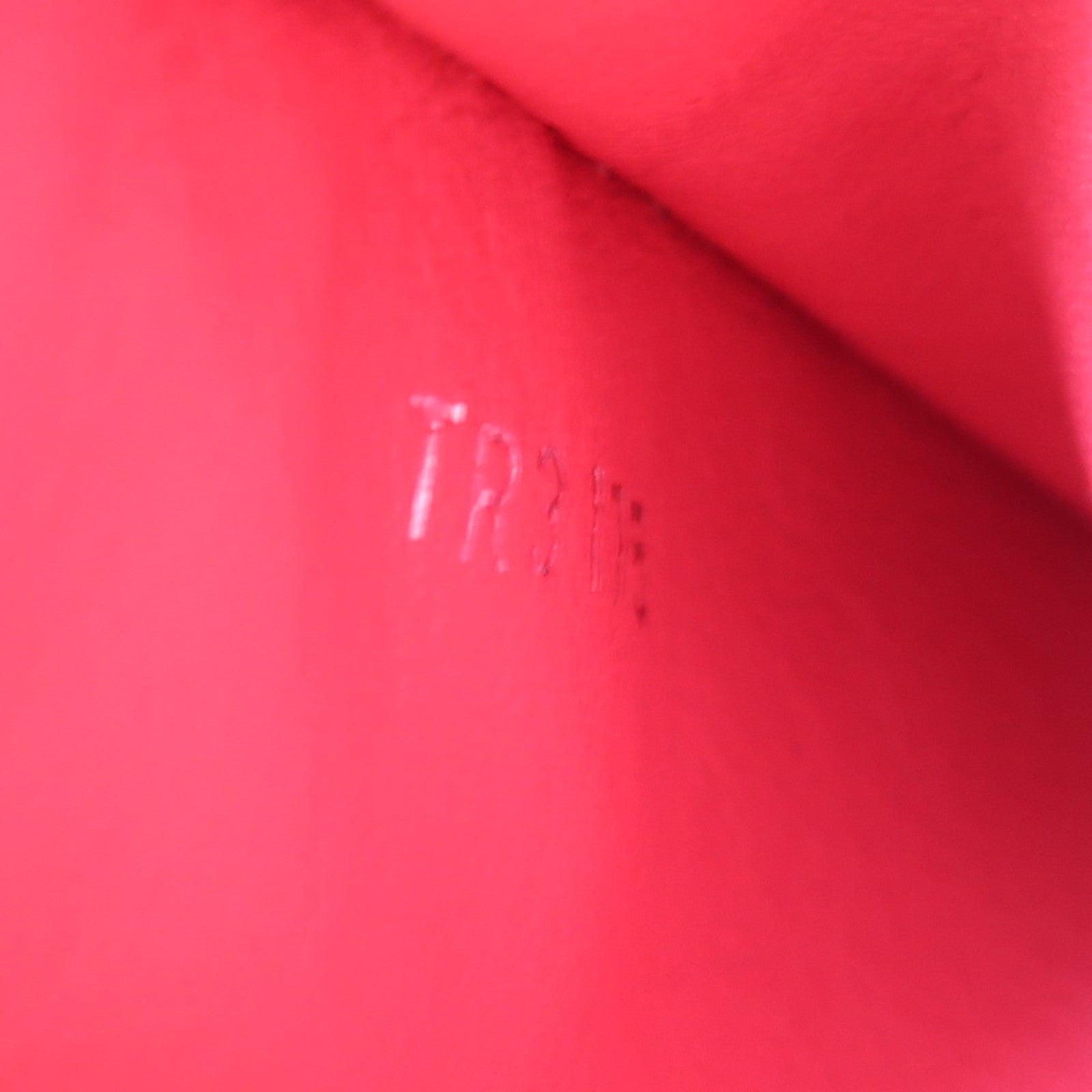 LOUIS VUITTON 牛皮皮革Capucines銀扣手挽肩背兩用袋黑色