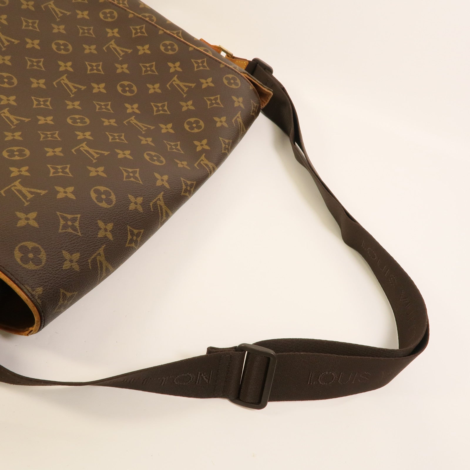 LOUIS VUITTON Monogram Abbesses金扣肩背袋棕色