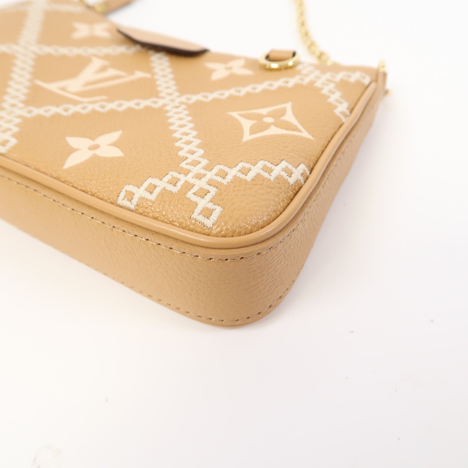 LOUIS VUITTON Monogram Empreinte Easy Pouch On Strap金扣肩背袋米色