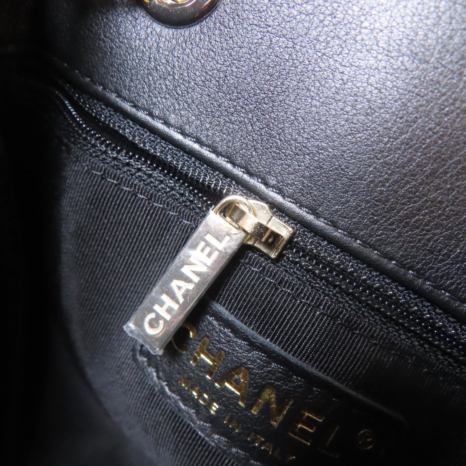 CHANEL 【激減優惠】菱格皮革Chain Shoulder金扣鏈帶肩背袋黑色