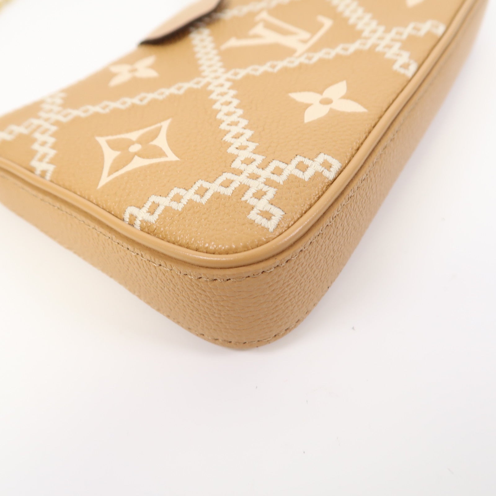 LOUIS VUITTON Monogram Empreinte Easy Pouch On Strap金扣肩背袋米色