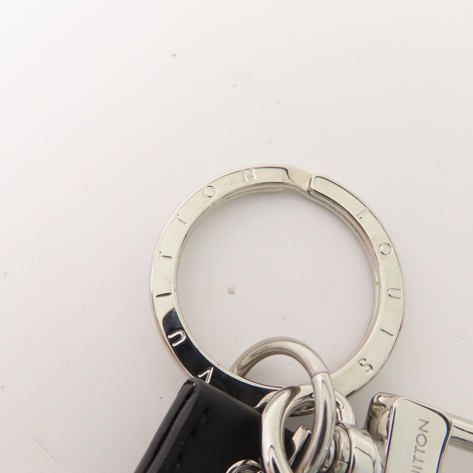 LOUIS VUITTON Monogram Shadow Dragonne銀扣鎖匙扣